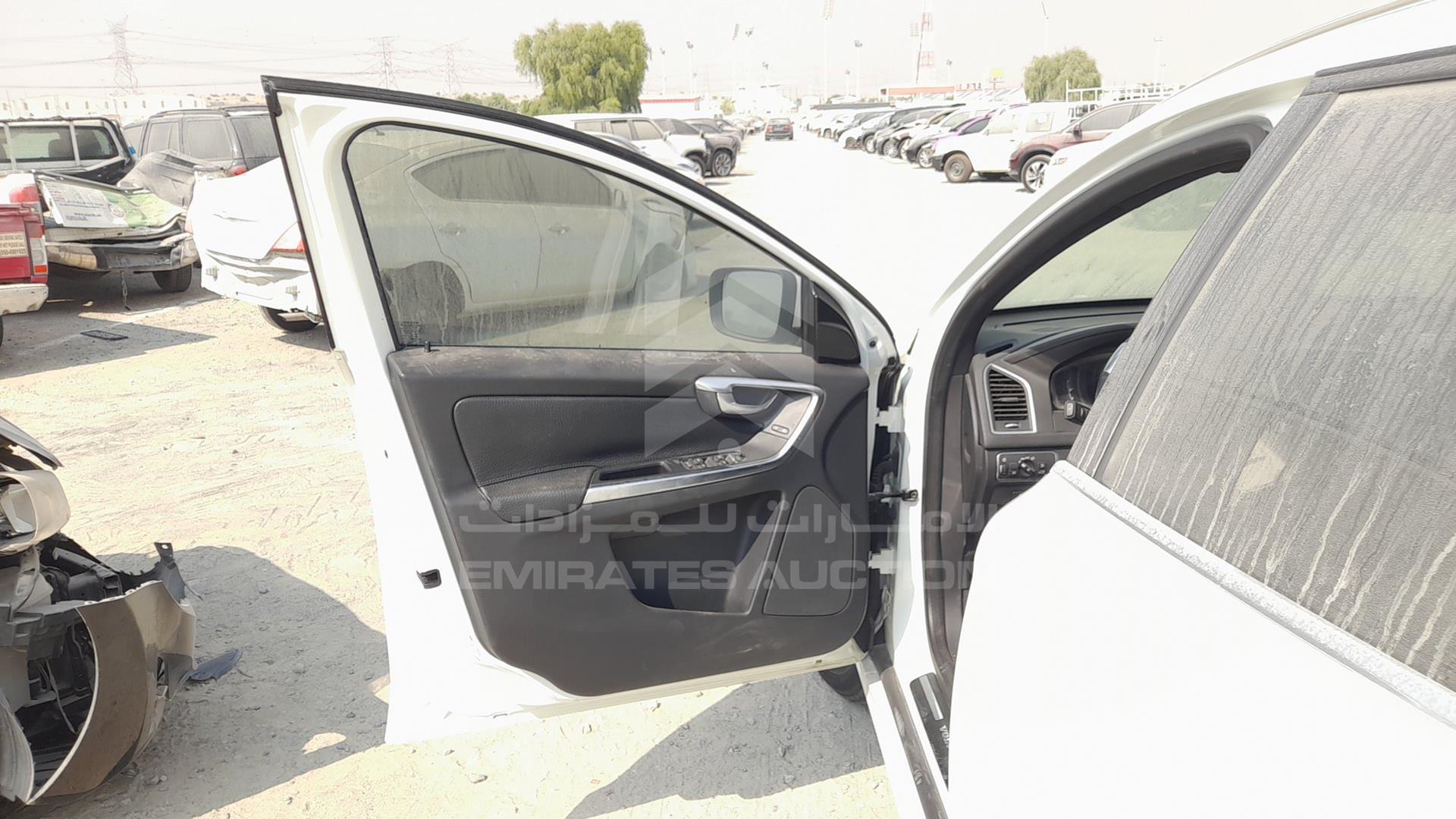 2014 VOLVO XC 60 VIN: YV147HDZ0E2558389