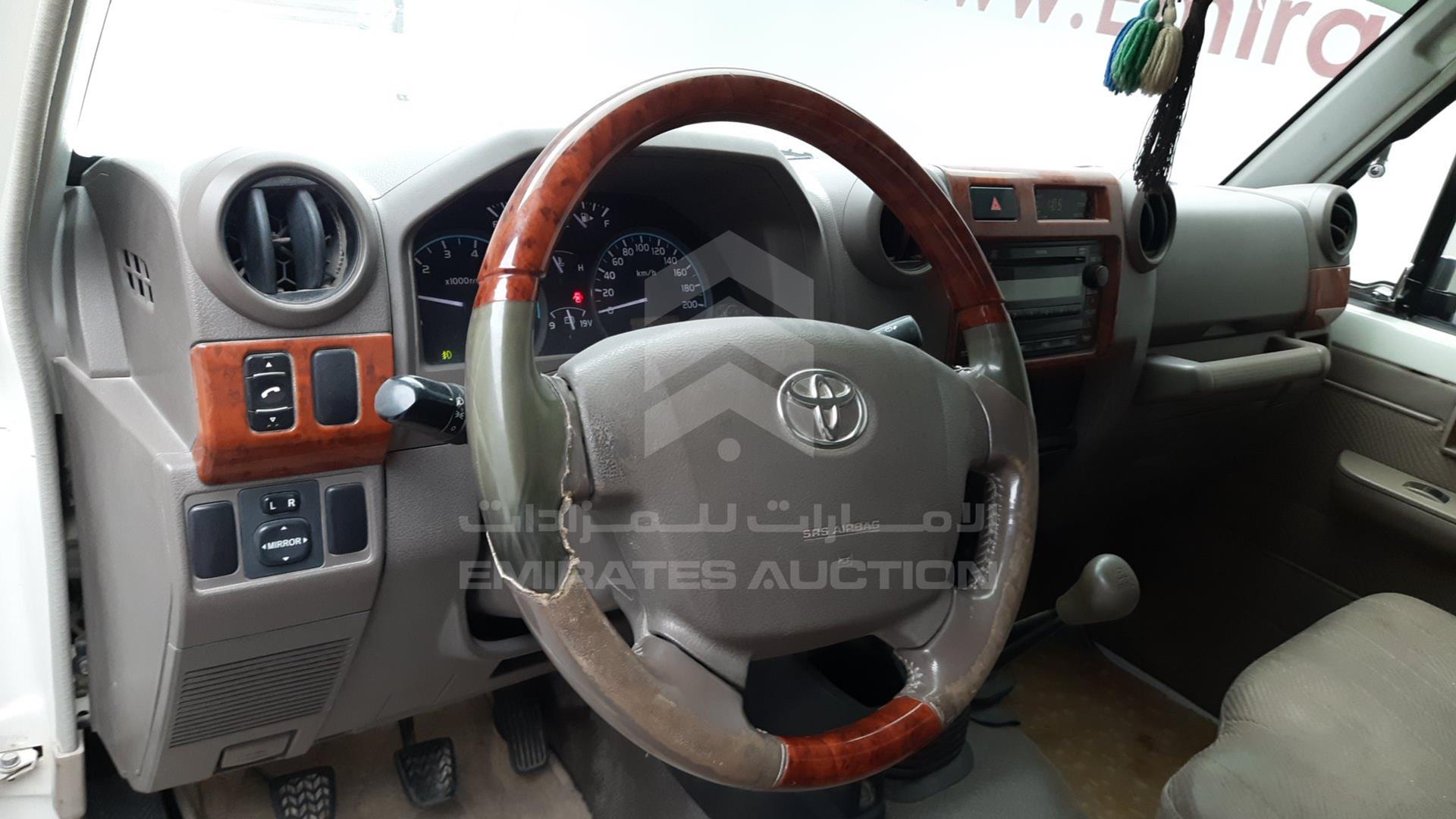 2013 TOYOTA LAND CRUISER VIN: JTFLU73J9D4538474