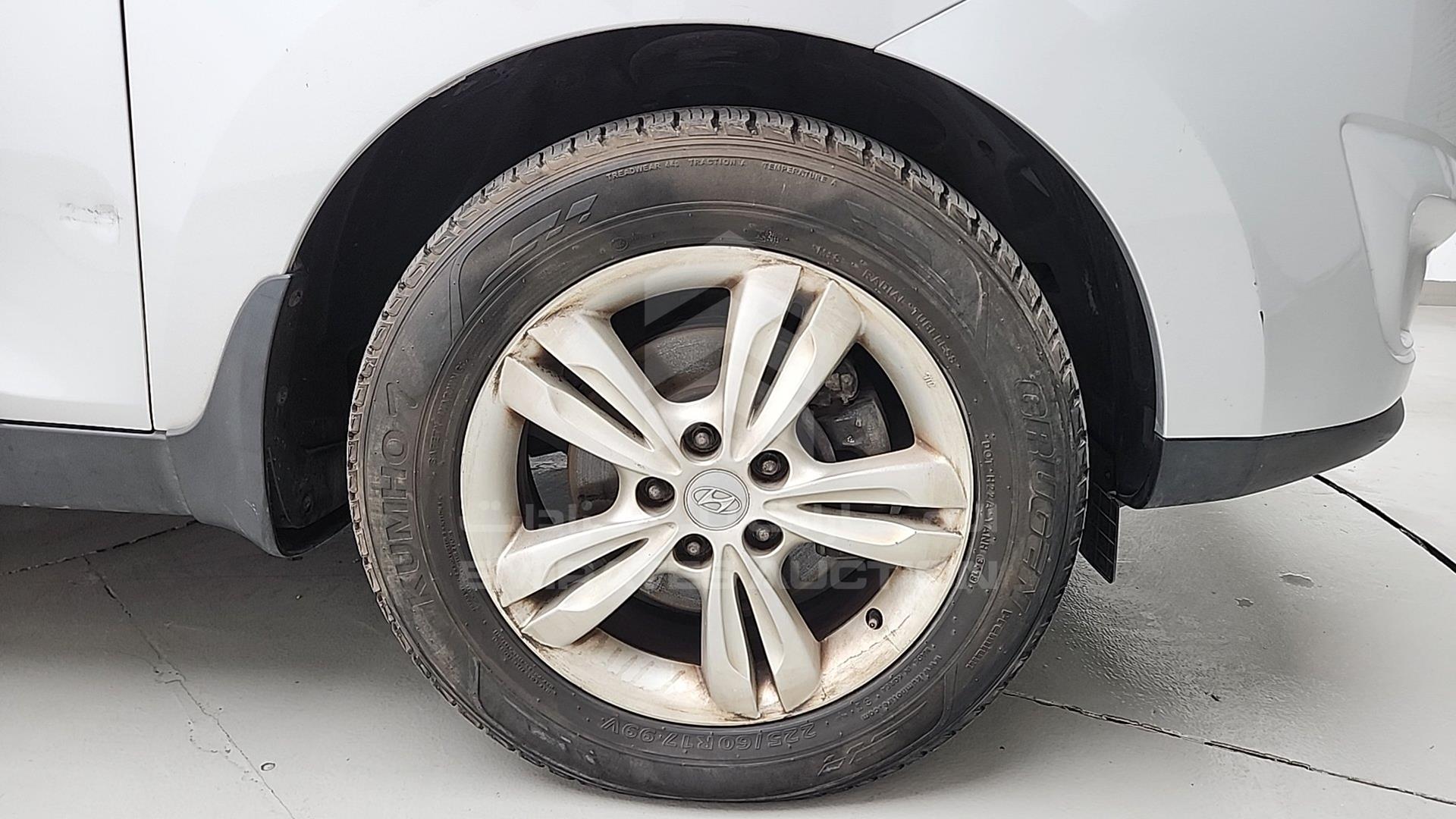 2011 HYUNDAI TUCSON VIN: KMHJT81B4BU132406