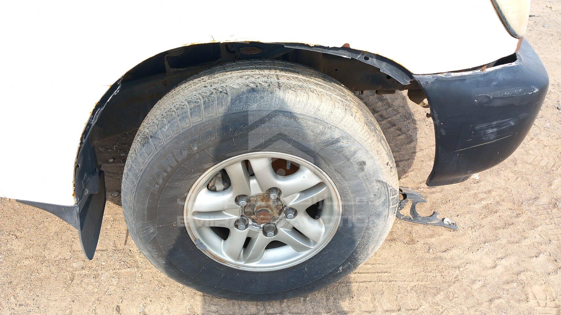 2001 TOYOTA LAND CRUISER VIN: JTEHJ09JX15016752