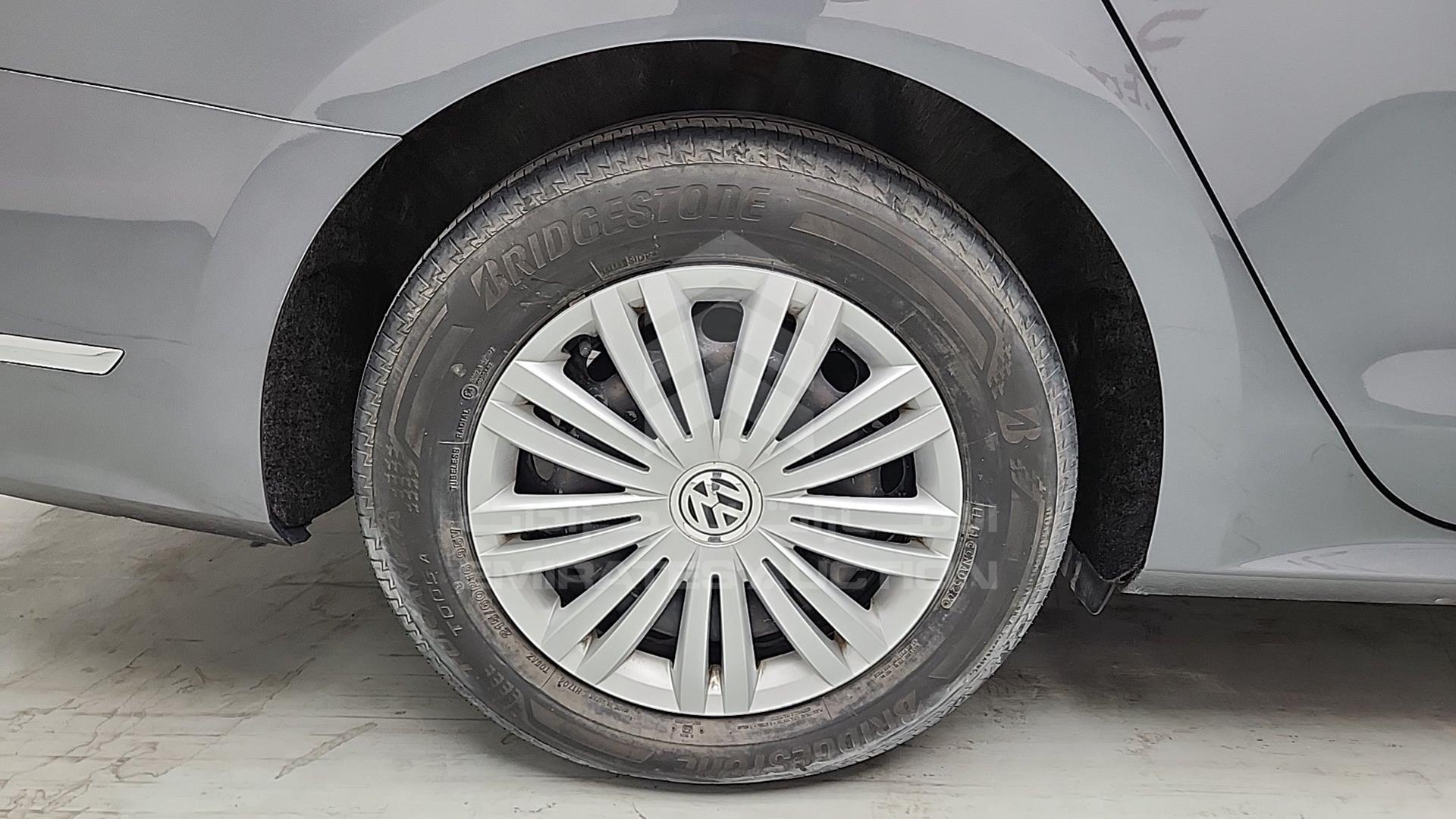 2018 VOLKSWAGEN PASSAT VIN: WVWAR7A32JC040107