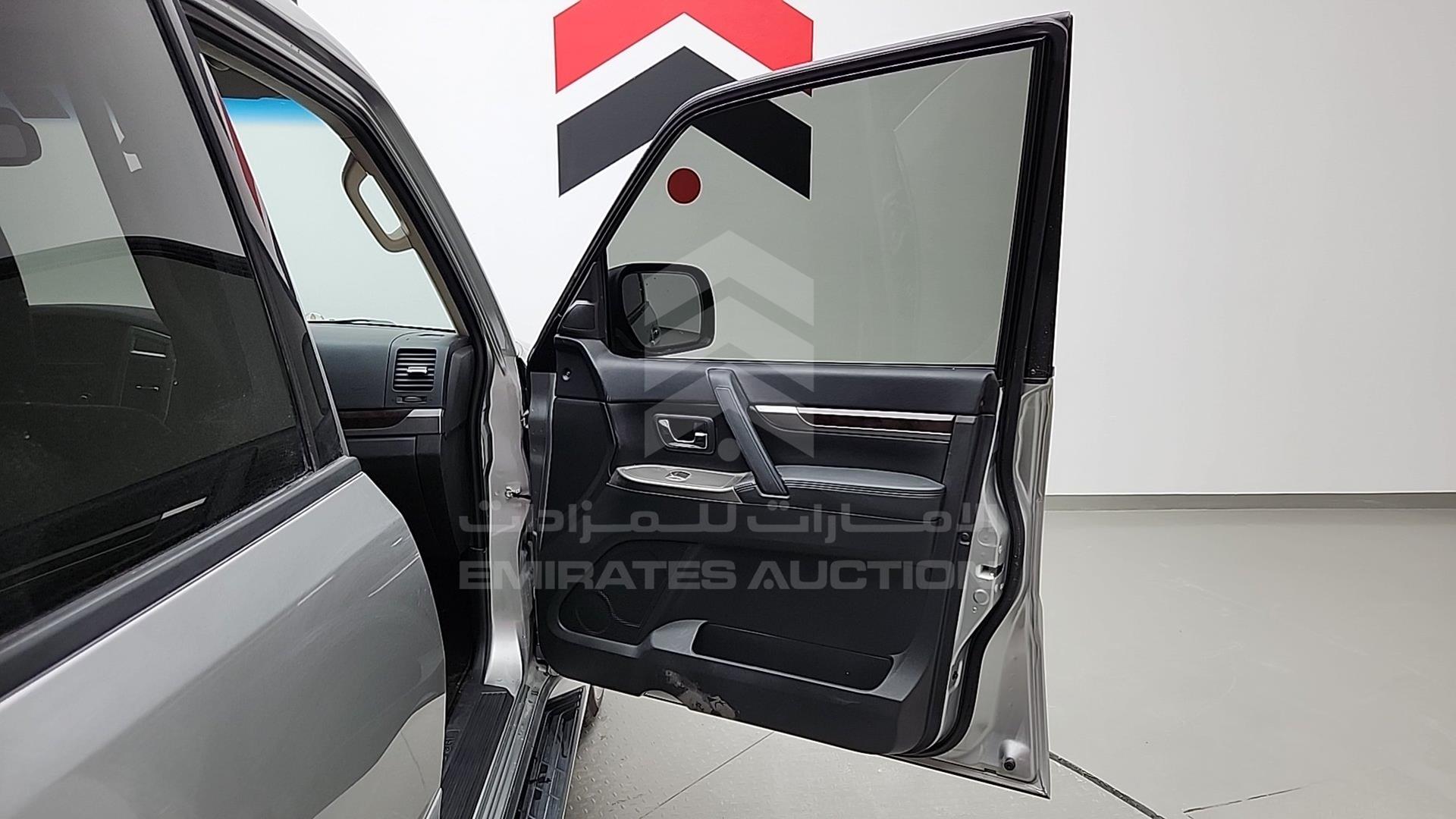 2020 MITSUBISHI PAJERO VIN: JE4MR62M7LJ713055
