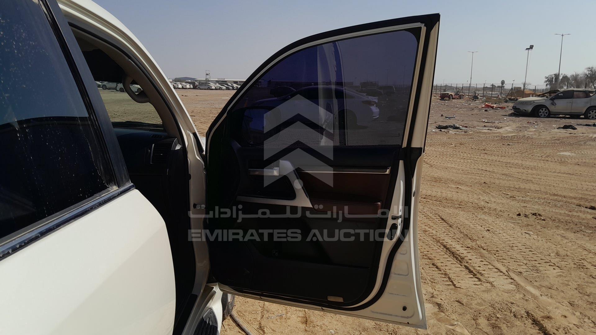 2017 TOYOTA LAND CRUISER VIN: JTMHY05J0H4057056