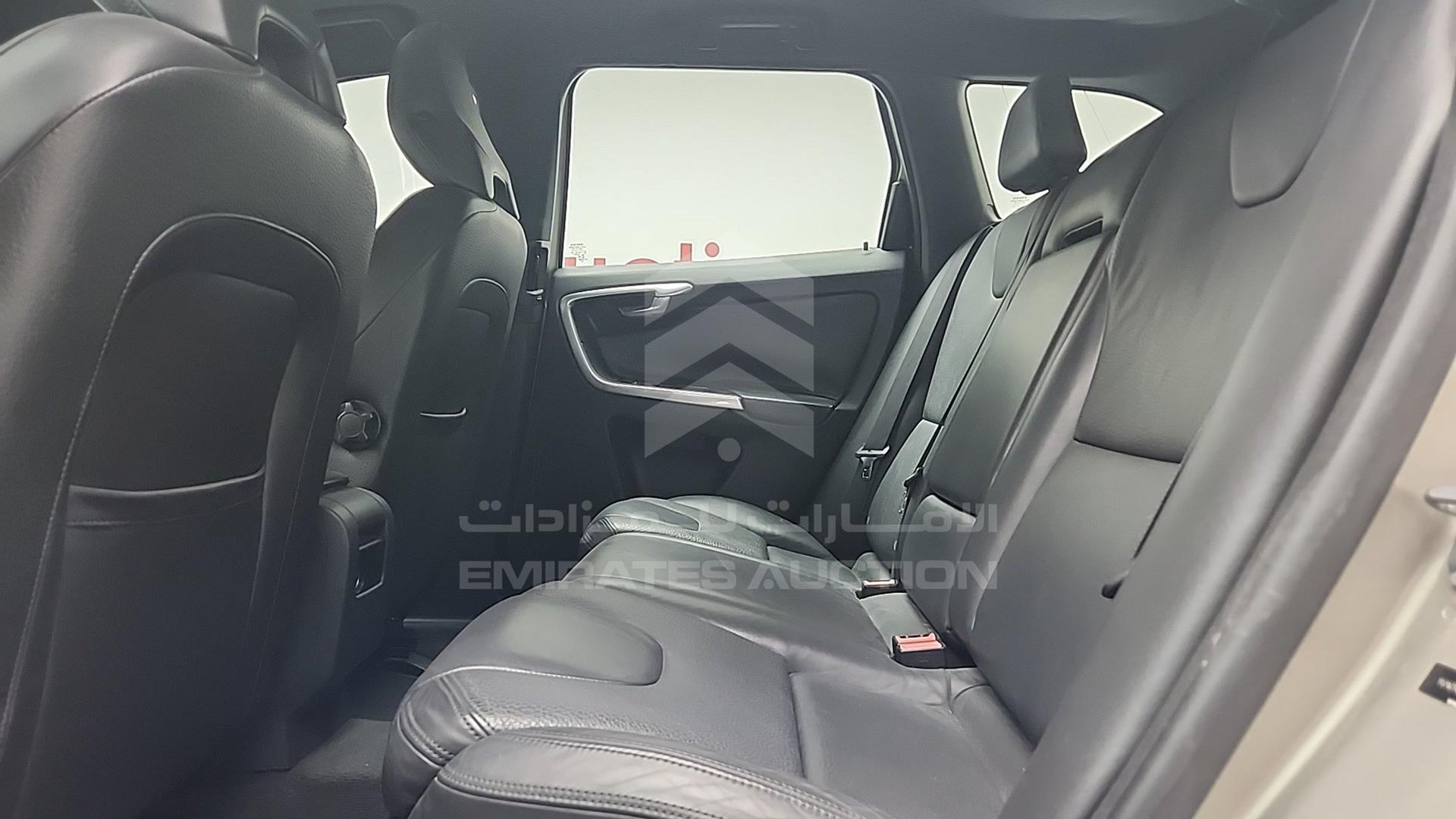 2014 VOLVO XC 60 VIN: YV147HDZ1E2559227