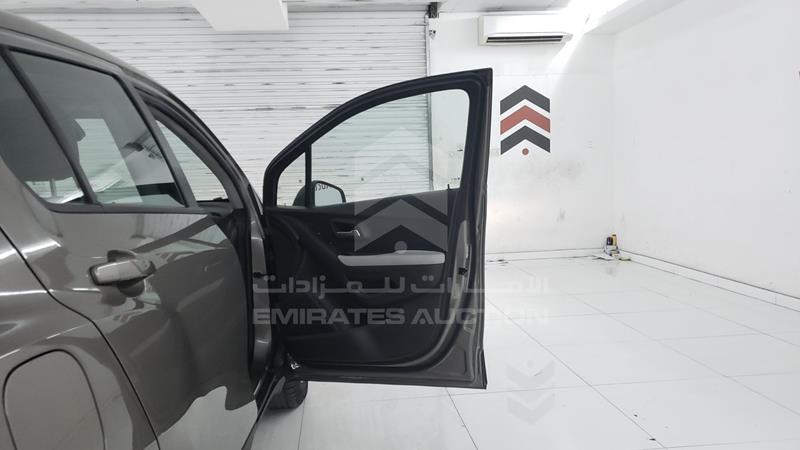 KL7CJKSB3LB353620 Auction: EmiratesAuction Lot: 409549 KL7CJKSB3LB353620 Chevrolet Trax 2020 BROWN Photo 28