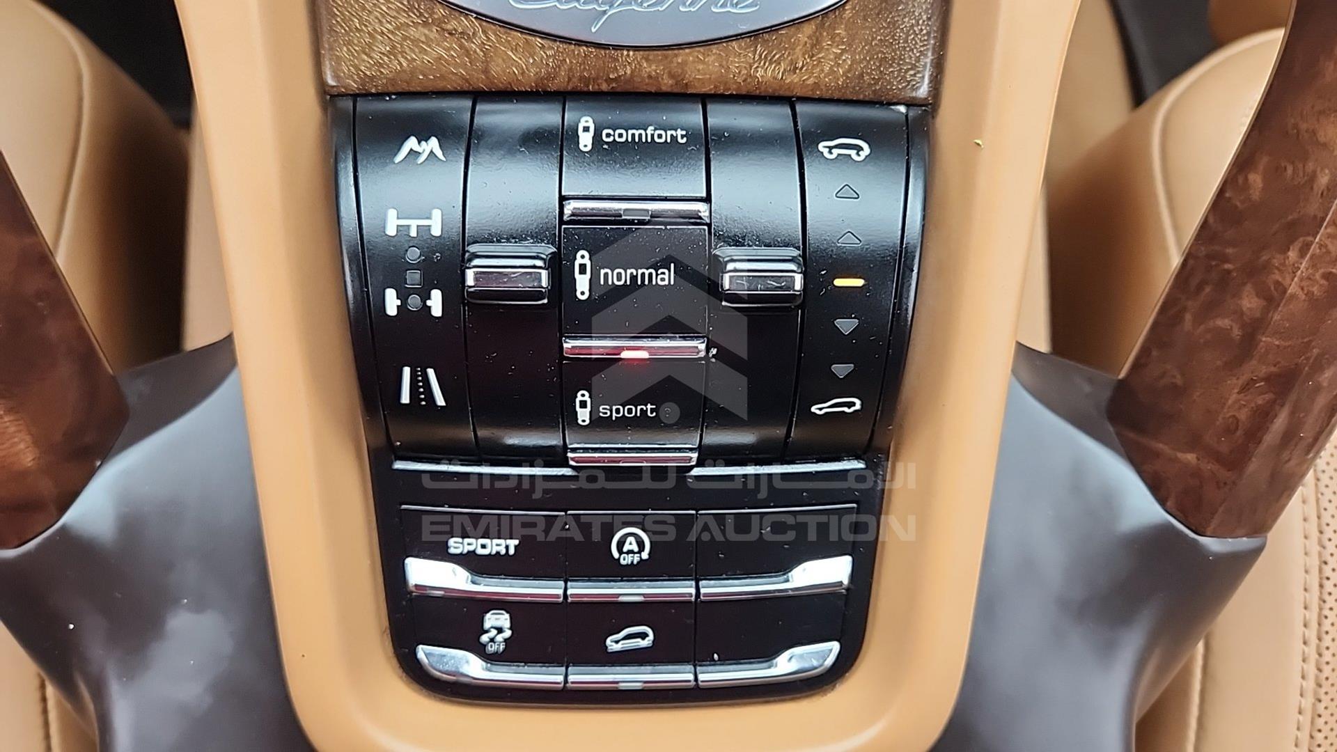 2013 PORSCHE CAYENNE GTS VIN: WP1ZZZ92ZDLA76369