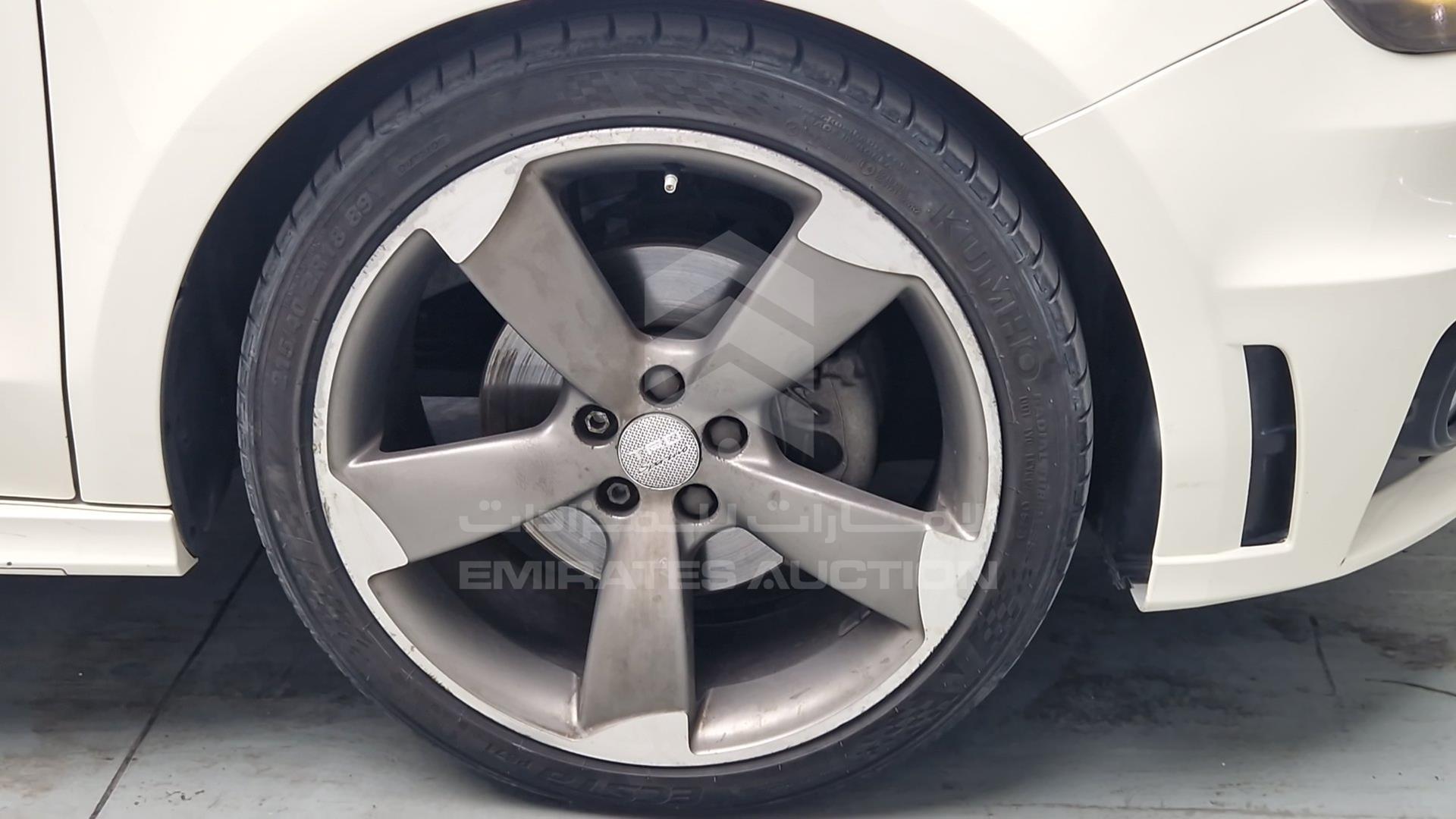 2011 AUDI A1 VIN: WAUAYA8X1BB069417