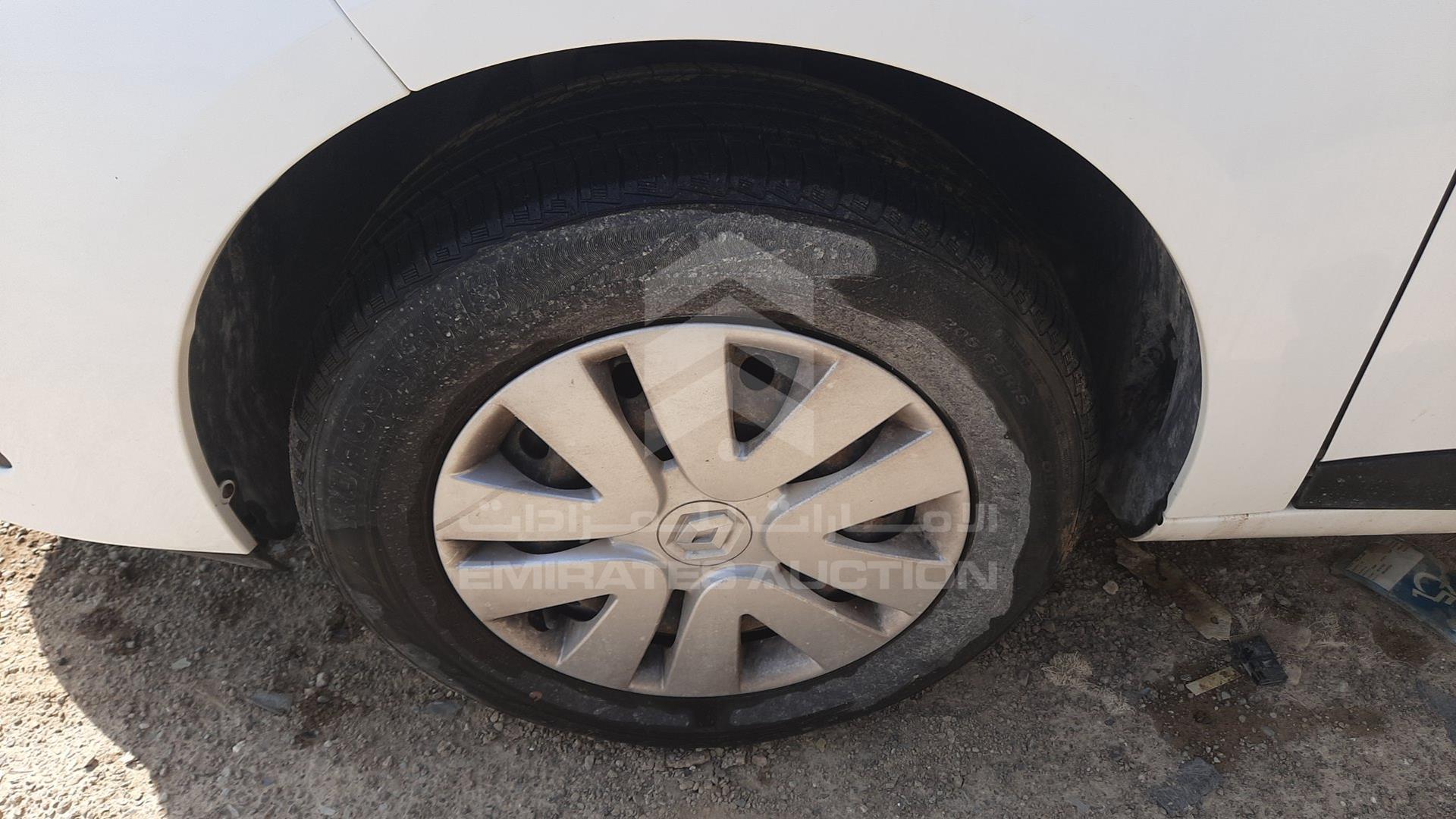 2015 RENAULT FLUENCE VIN: VF1LZL260FC288467