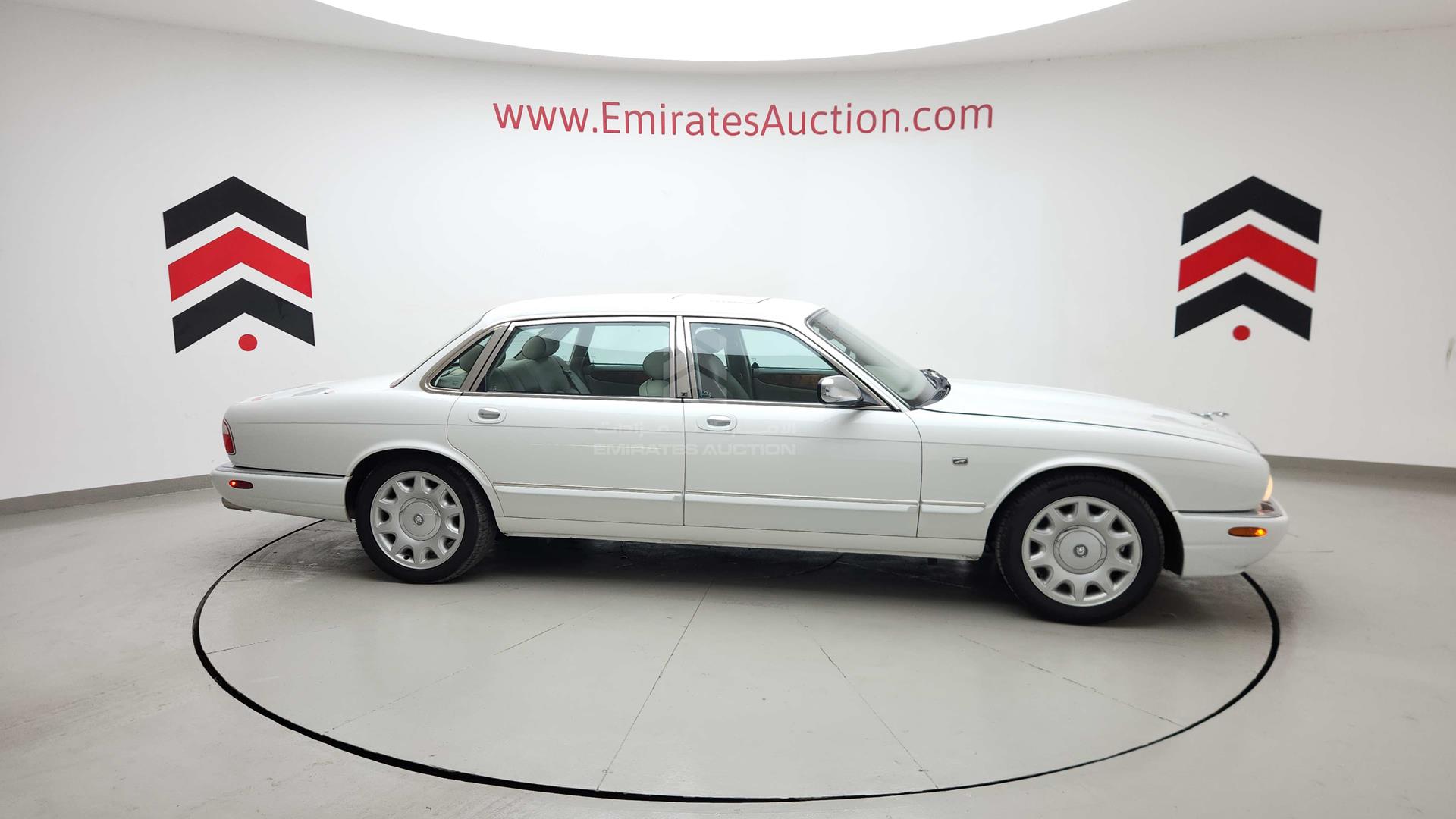 1999 JAGUAR X J 8 VIN: SAJKD684XXC868976