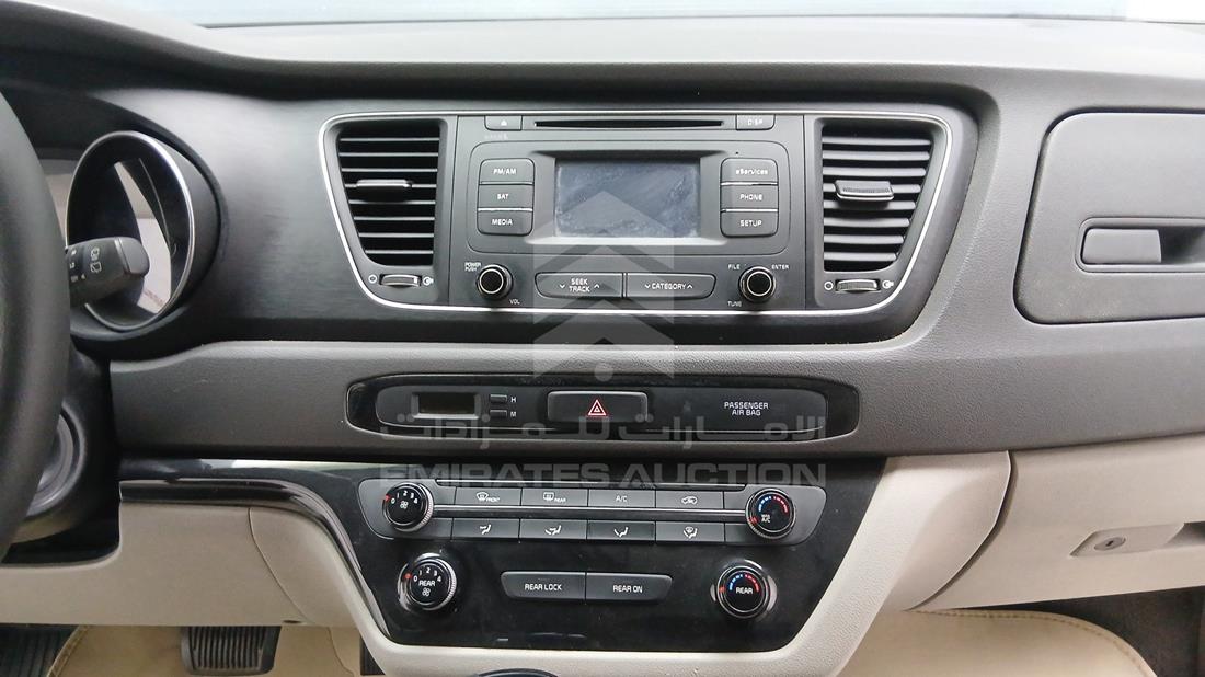 2015 Kia Sedona — Entertainment Systems & Camera Monitor & Navigation — Photo 24