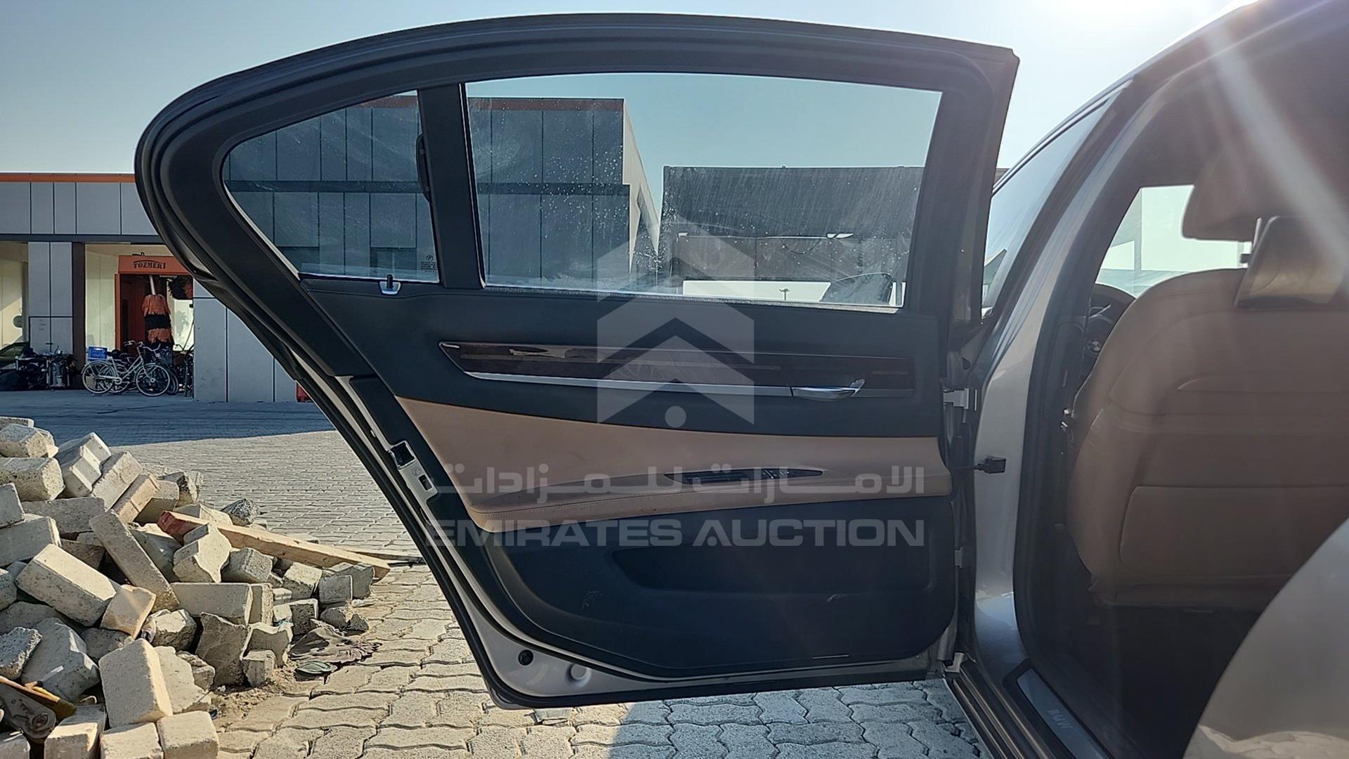 2013 BMW 750 VIN: WBAYE8101DD145934