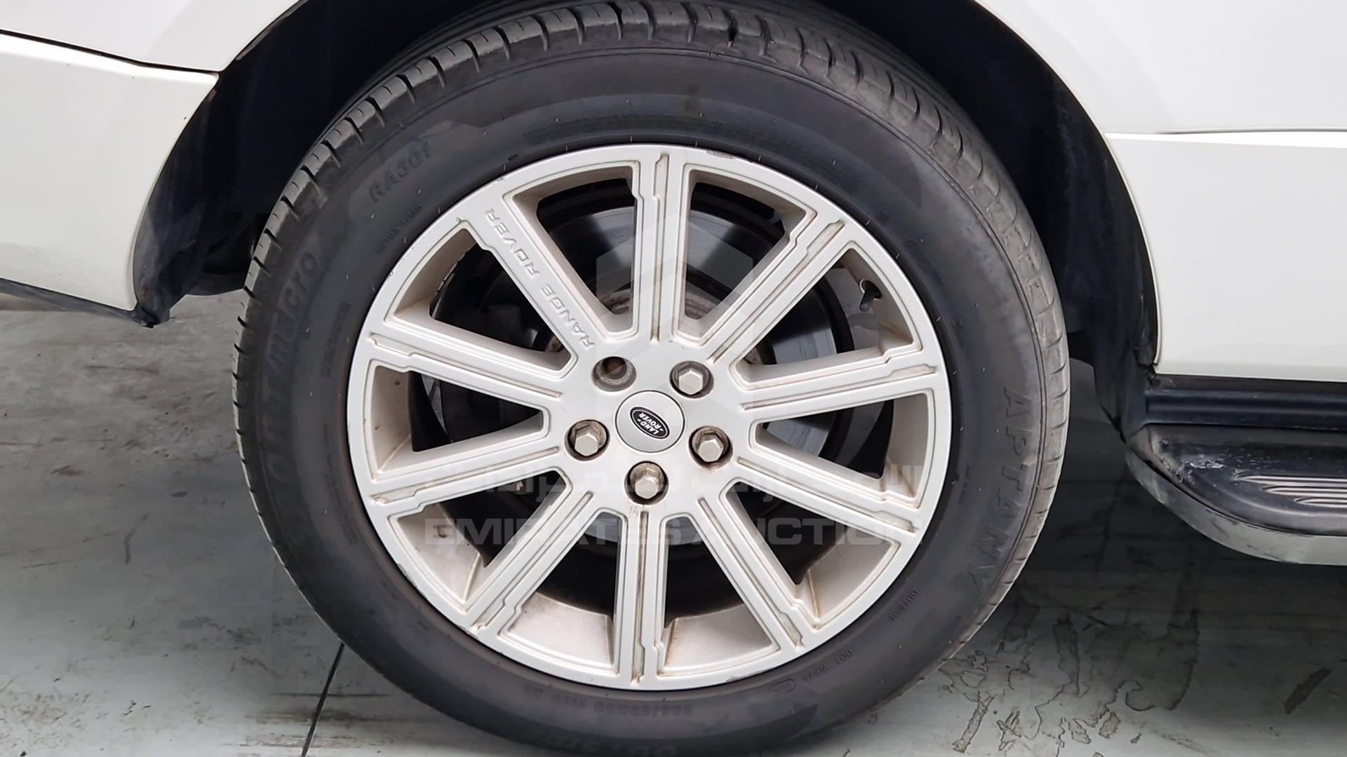 2011 RANGE ROVER VOGUE VIN: SALLMEME4BA337190