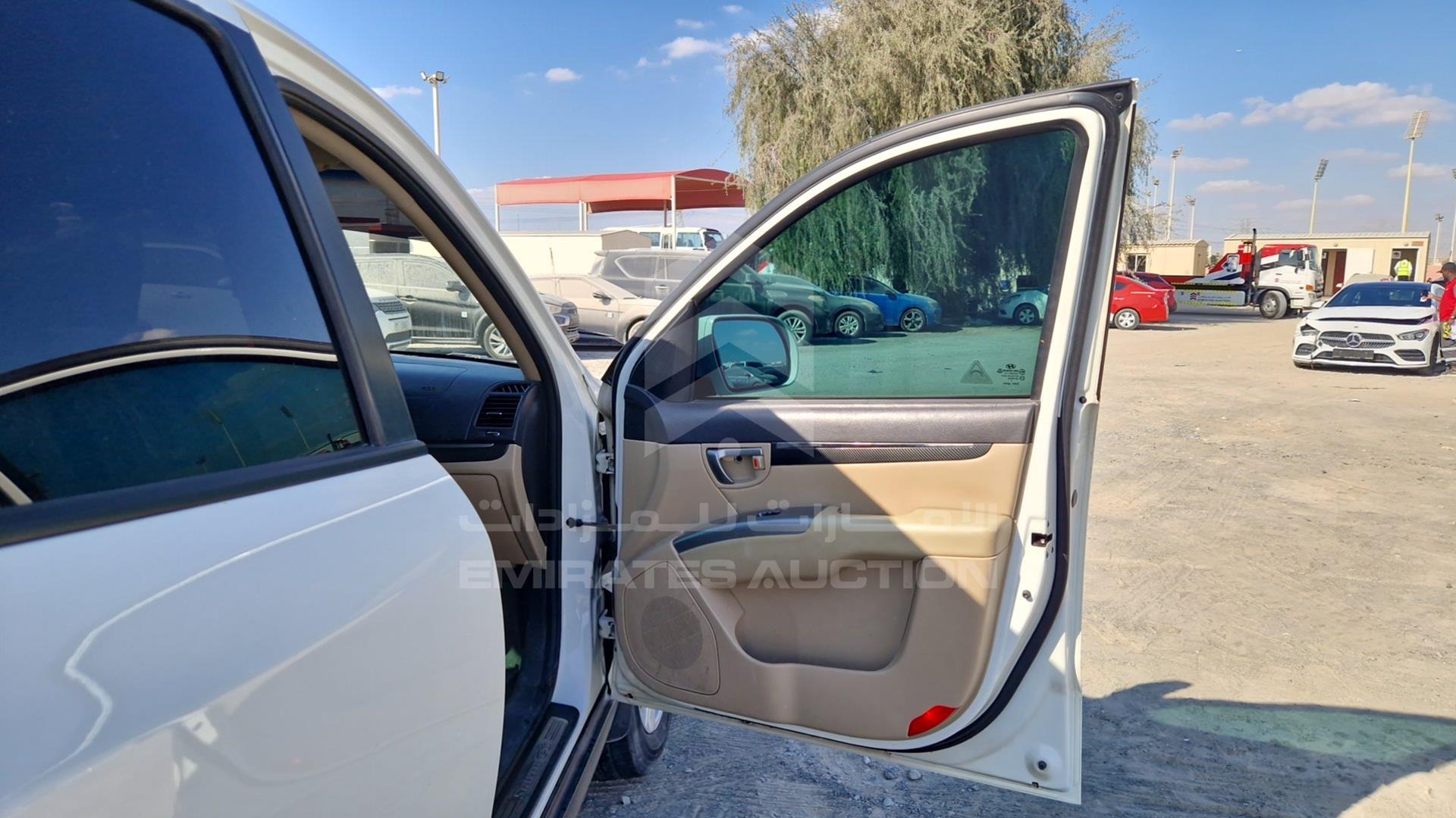 2011 HYUNDAI SANTA FE VIN: KMHSH81G6BU721605