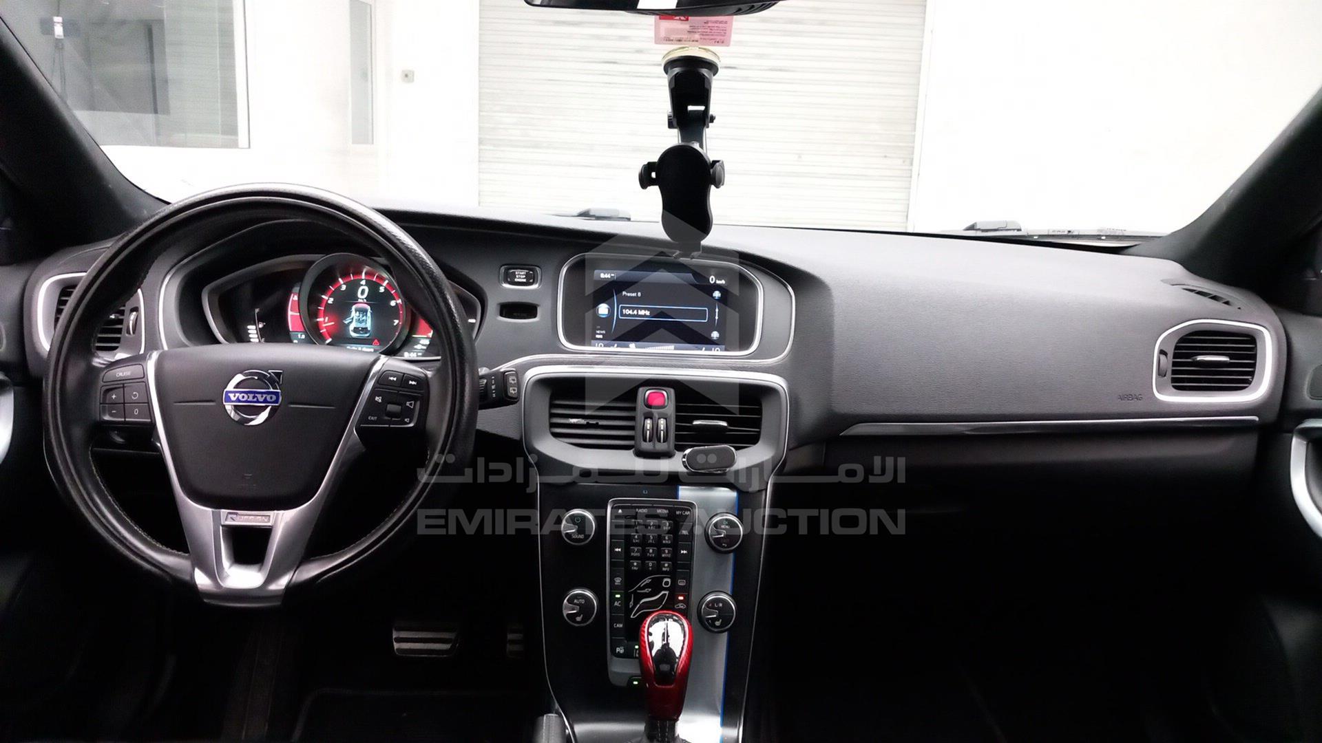 2014 VOLVO V40 VIN: YV1635MV8E2123328