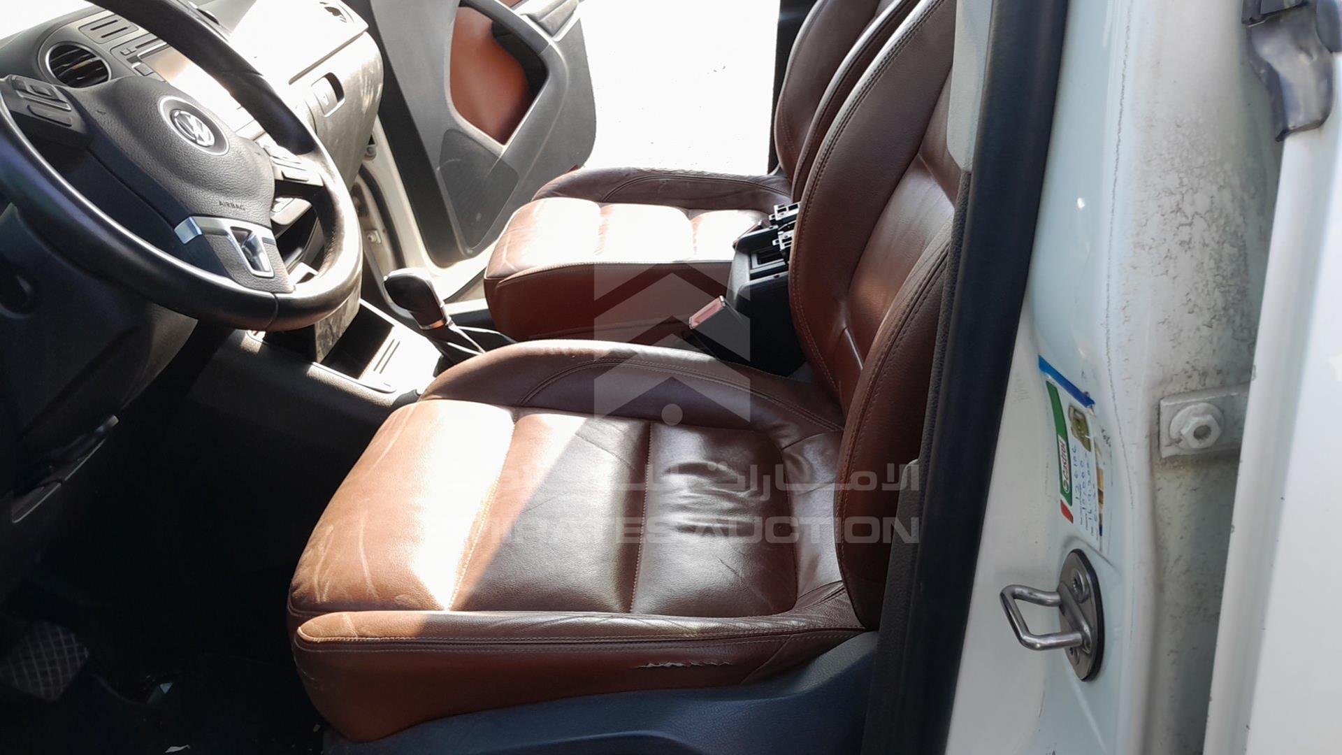 2011 VOLKSWAGEN TIGUAN VIN: WVGCE15N3BW008422