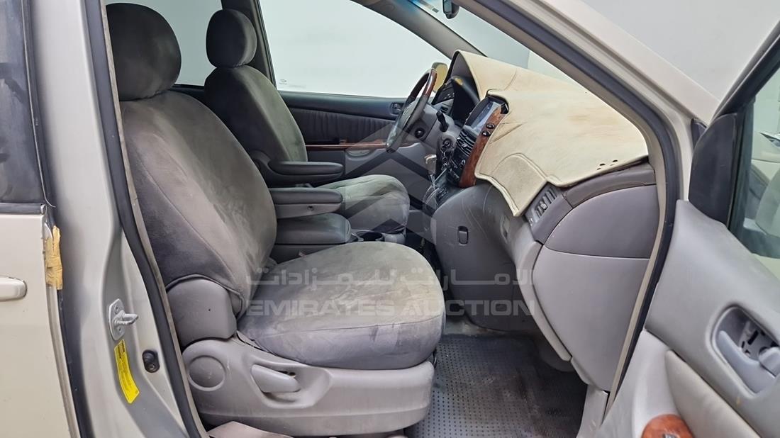 2004 Toyota Sienna — Front Right Passenger Seat View — Photo 32