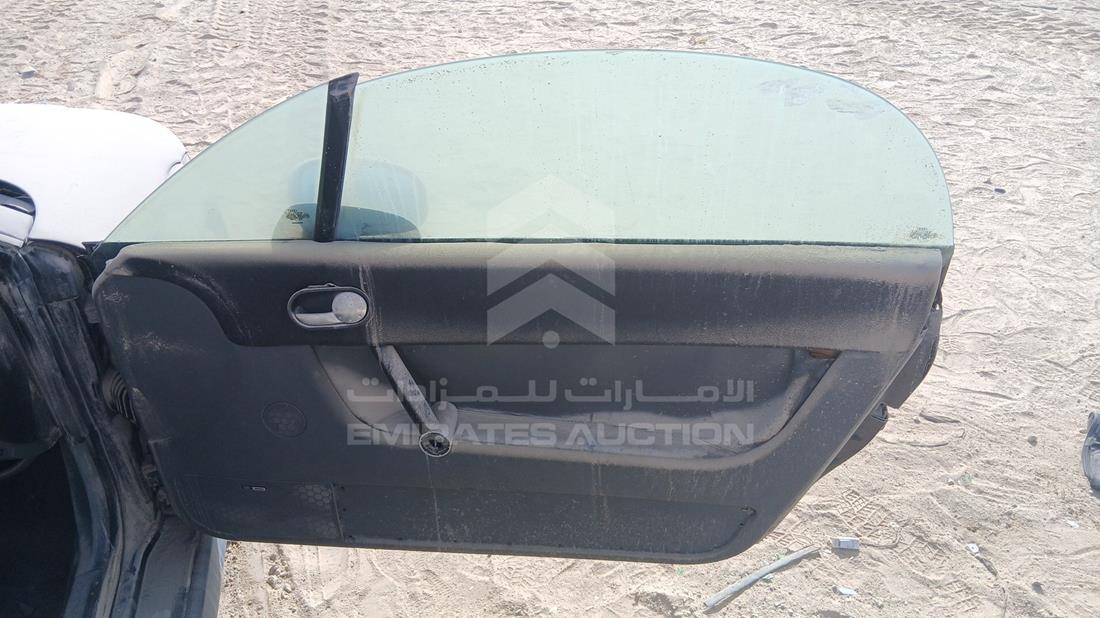 اودي تى تى 2002 — الباب الأمامي الأيمن — صورة 20