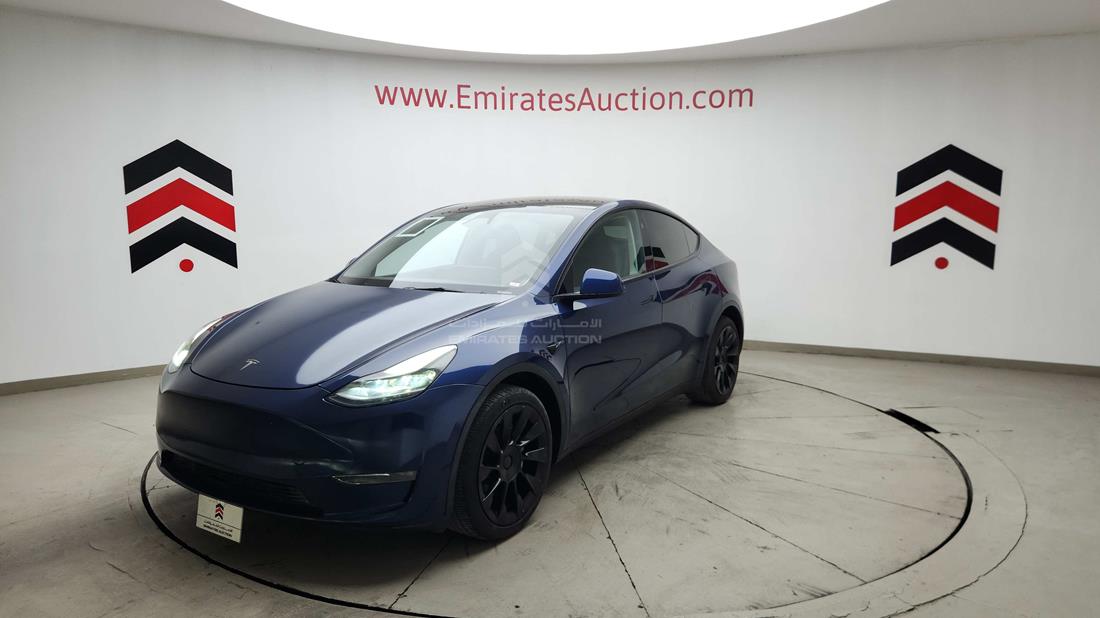 تيسلا Model Y 2024 — الزاوية الأمامية اليسرى — صورة 7