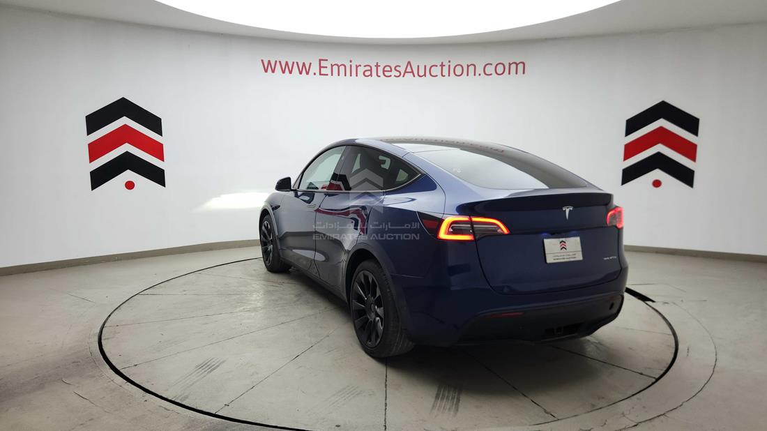 تيسلا Model Y 2024 — الزاوية الخلفية اليسرى — صورة 8