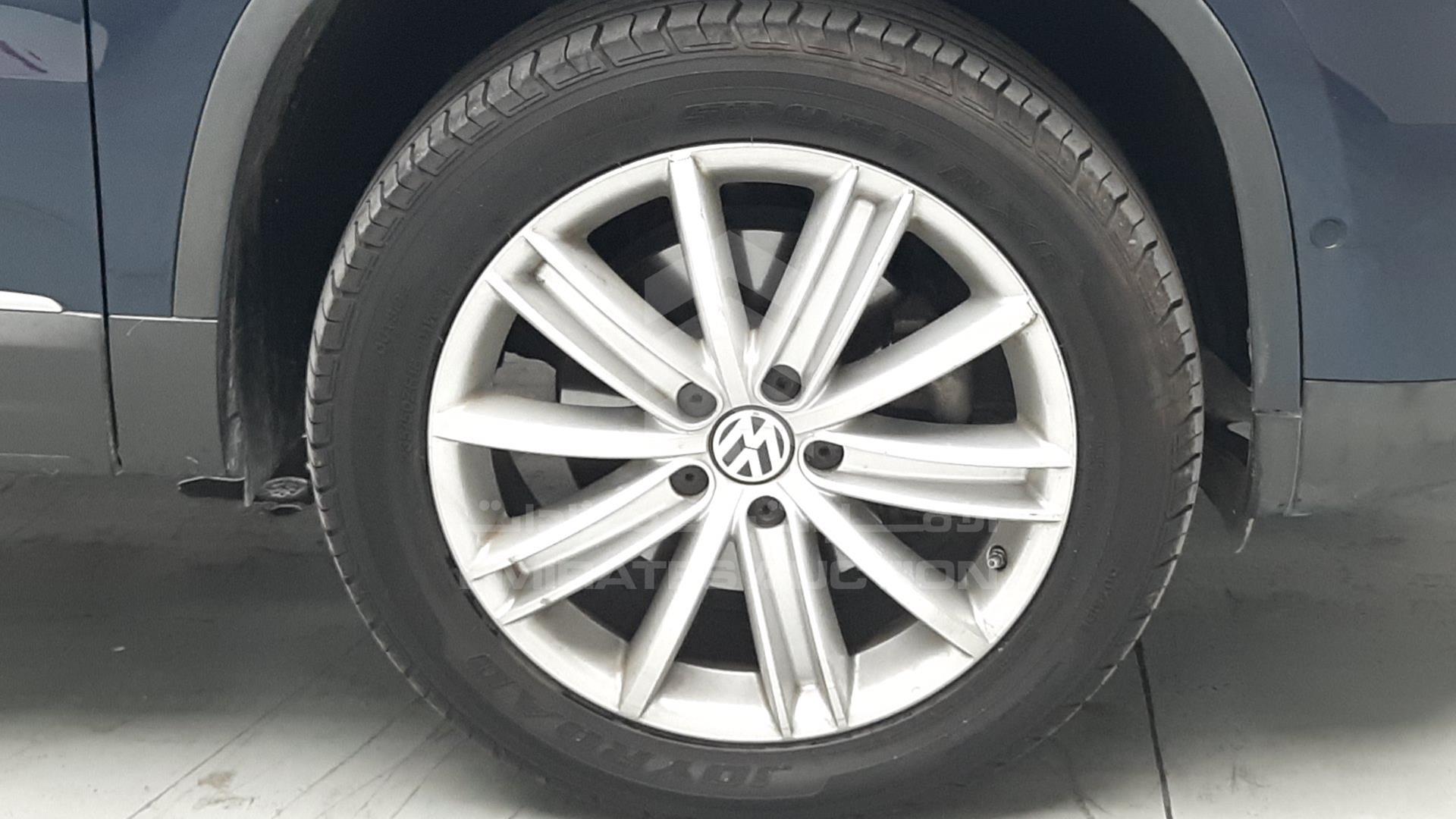 2015 VOLKSWAGEN TIGUAN VIN: WVGCE2AX1FW500403
