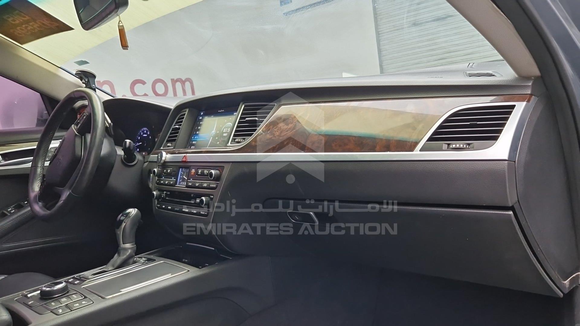 2016 HYUNDAI GENESIS VIN: KMHGM41DDGU126104