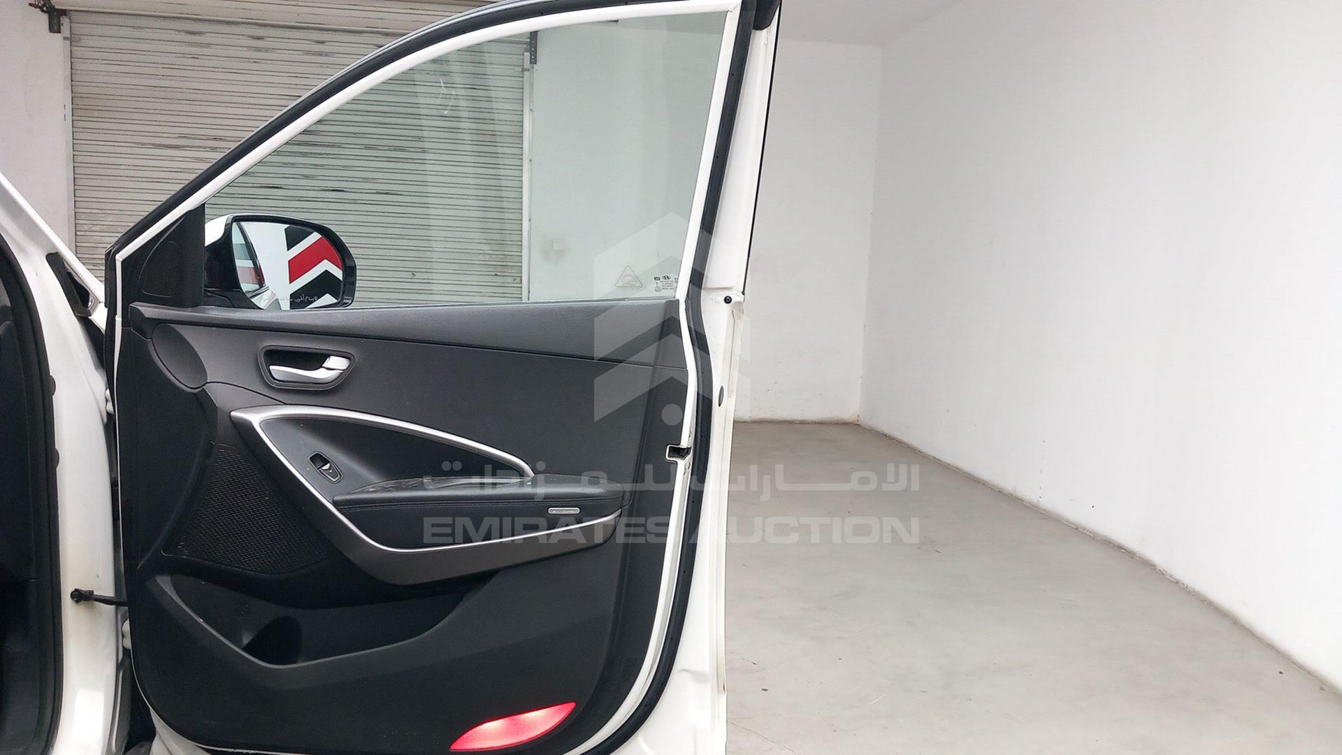 2014 HYUNDAI SANTA FE VIN: KMHSM81E6EU050192