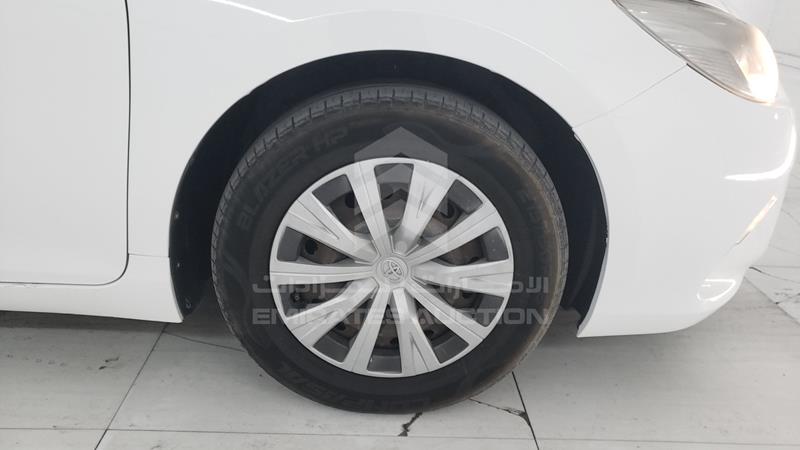 6T1BF9FK9HX695666 Auction: EmiratesAuction Lot: 422756 6T1BF9FK9HX695666 Toyota Camry 2017 WHITE Photo 28