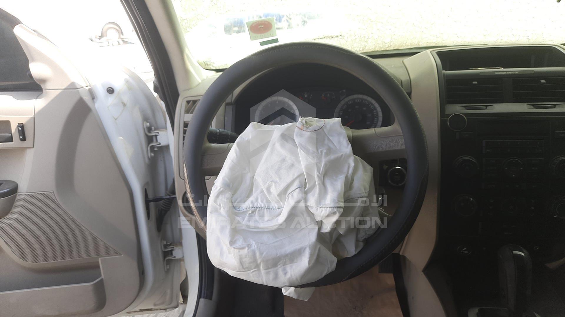 2008 FORD ESCAPE VIN: 1FMCU92188KE43018