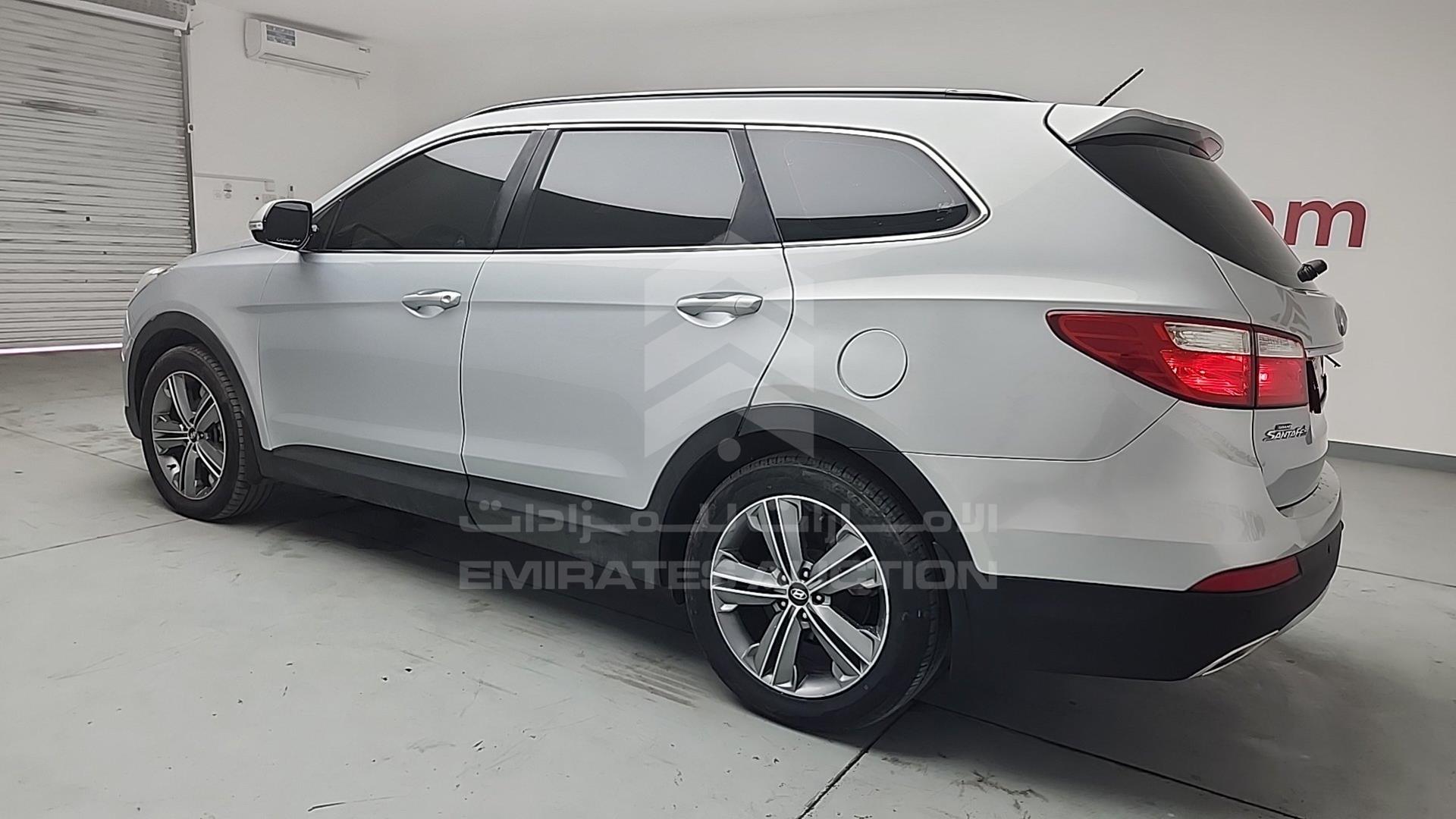 2016 HYUNDAI SANTA FE VIN: KMHSM81E2GU116160