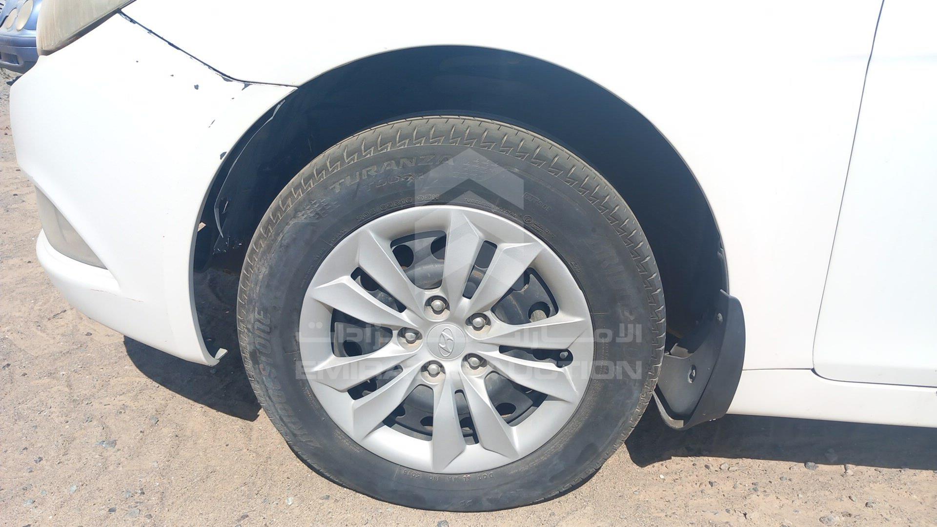2014 HYUNDAI SONATA VIN: KMHEB41C5EA618234