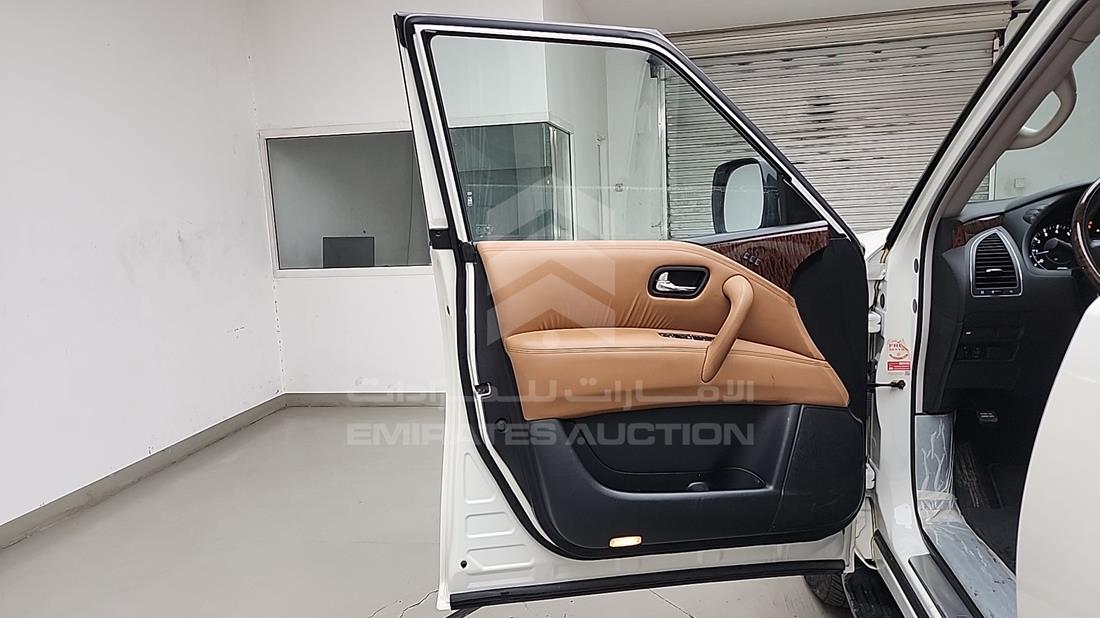نيسان باترول 2019 — الباب الأمامي الأيسر — صورة 11