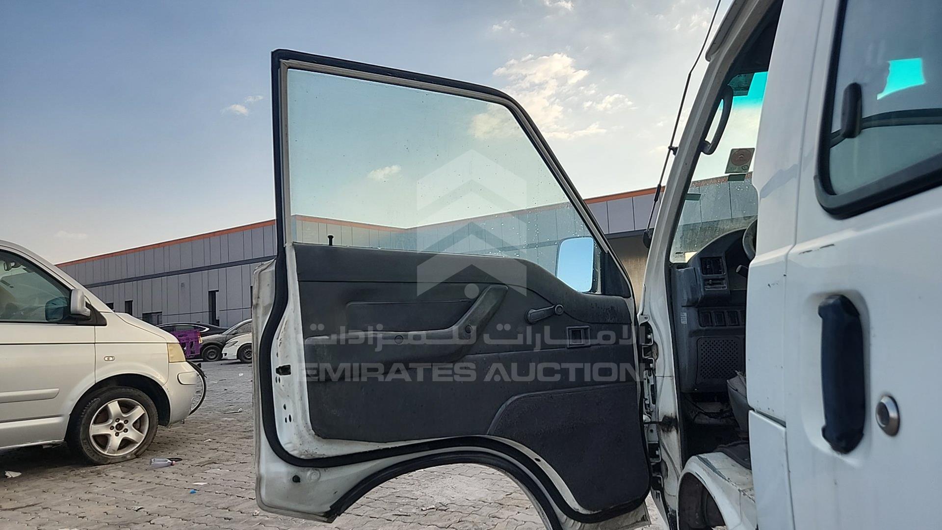 2011 MITSUBISHI L 300 VIN: JMYHNP13WBA700990