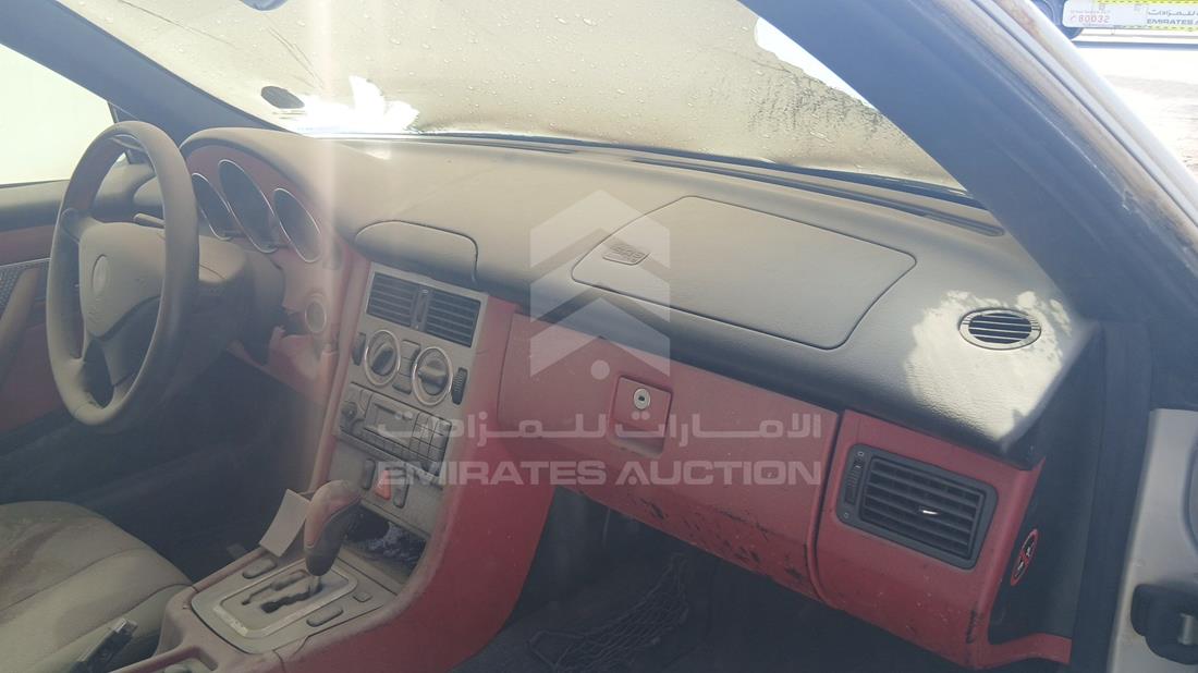 مرسيدس اس ال كى 230 2002 — زاوية واجهة الراكب الأمامي الأيمن — صورة 18