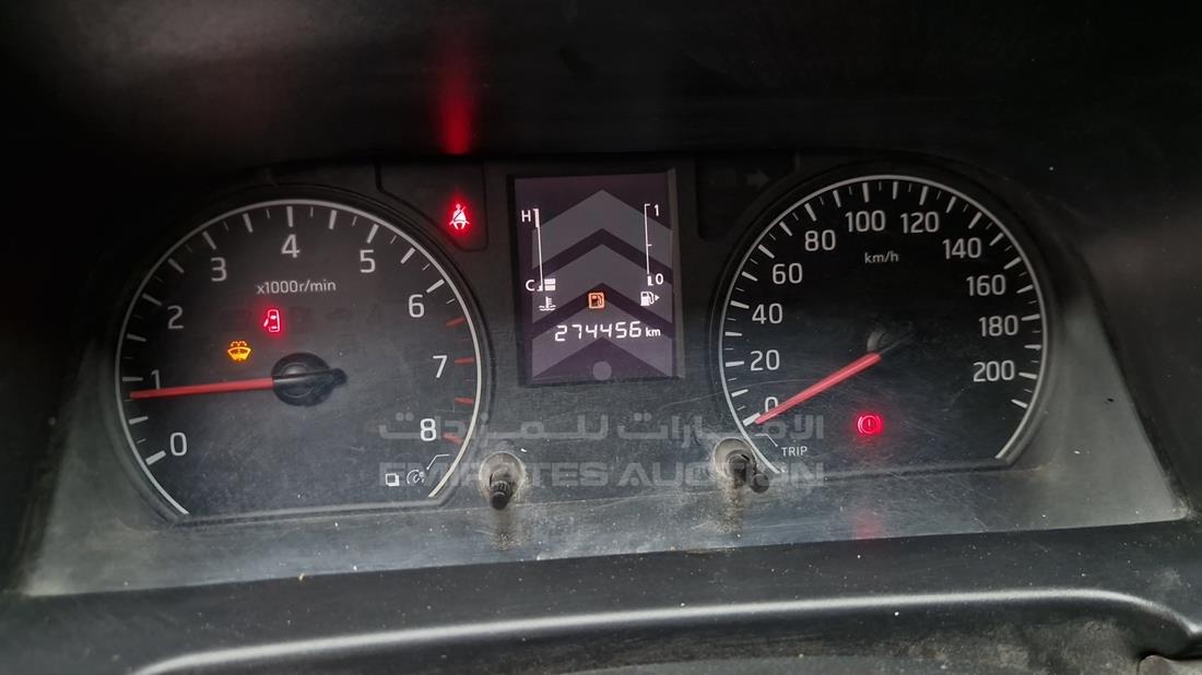 2015 Nissan Urvan — Speedometer & RPM Gauges — Photo 9
