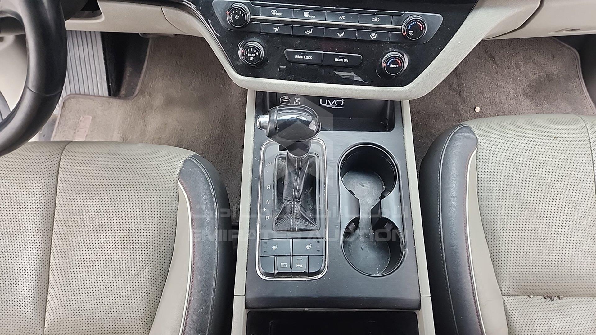 2017 KIA SEDONA VIN: KNDMB5C11H6240289