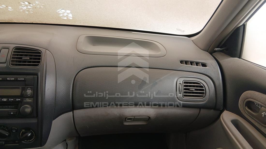 مازدا 323 2003 — زاوية واجهة الراكب الأمامي الأيمن — صورة 20