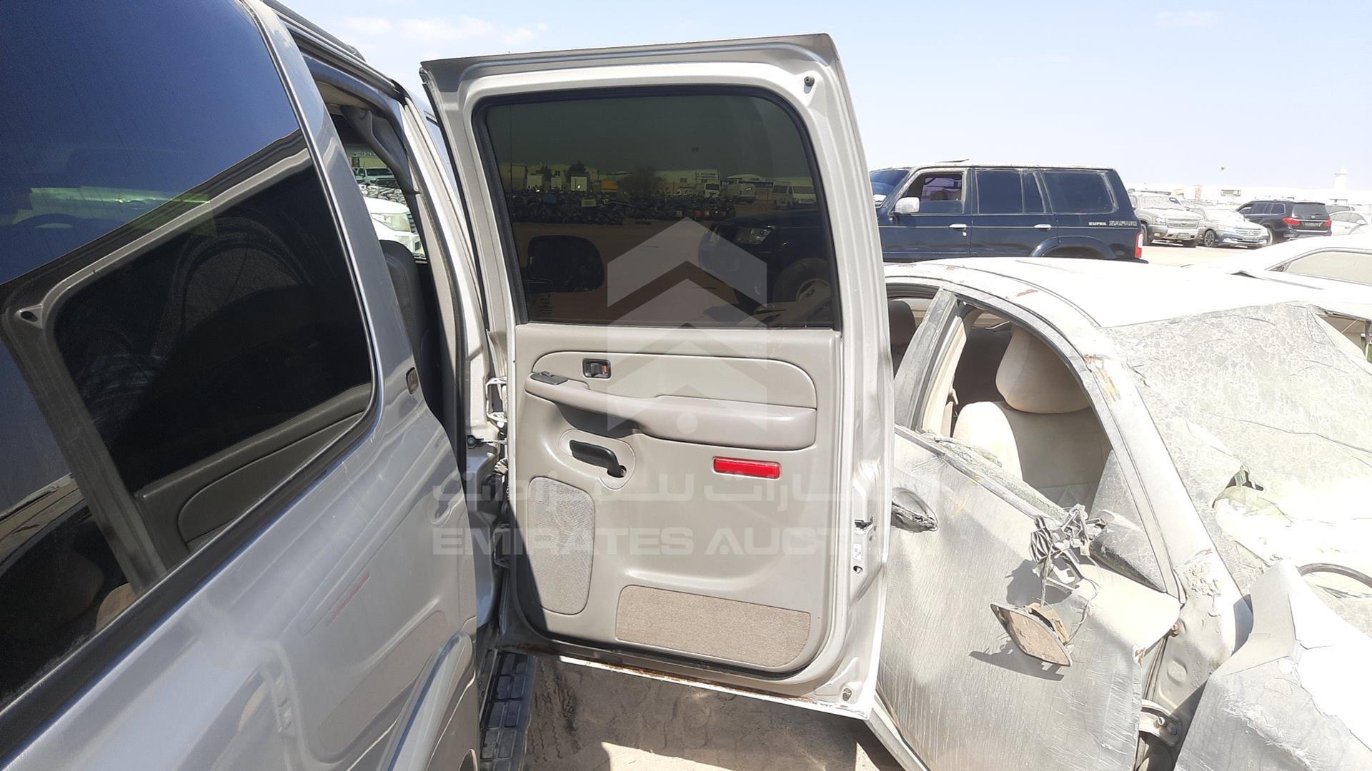 2004 CHEVROLET SUBURBAN VIN: 1GNFK16T44J145013