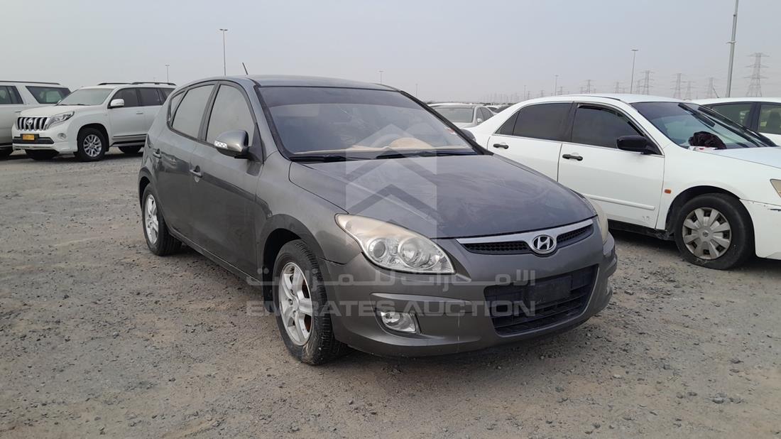 2010 Hyundai I 30 — Front Right Angle — Photo 9