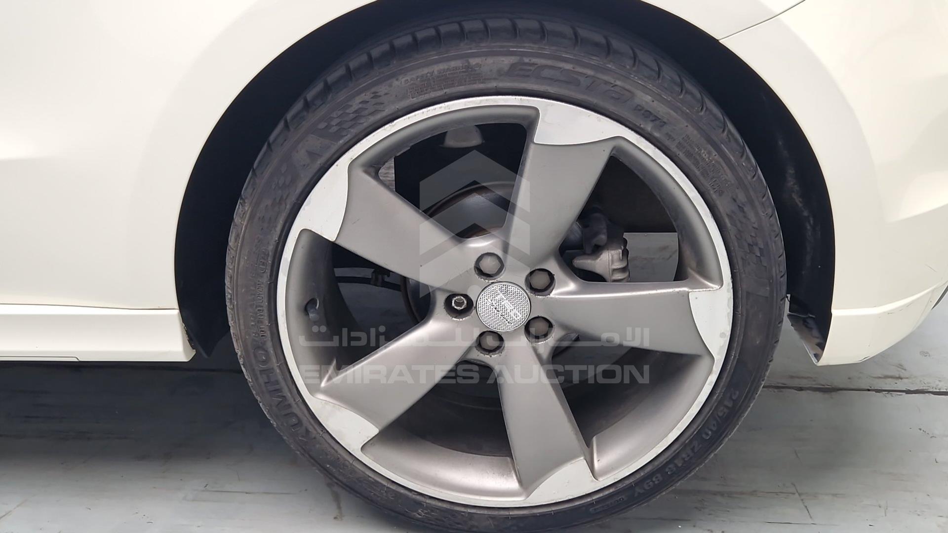 2011 AUDI A1 VIN: WAUAYA8X1BB069417