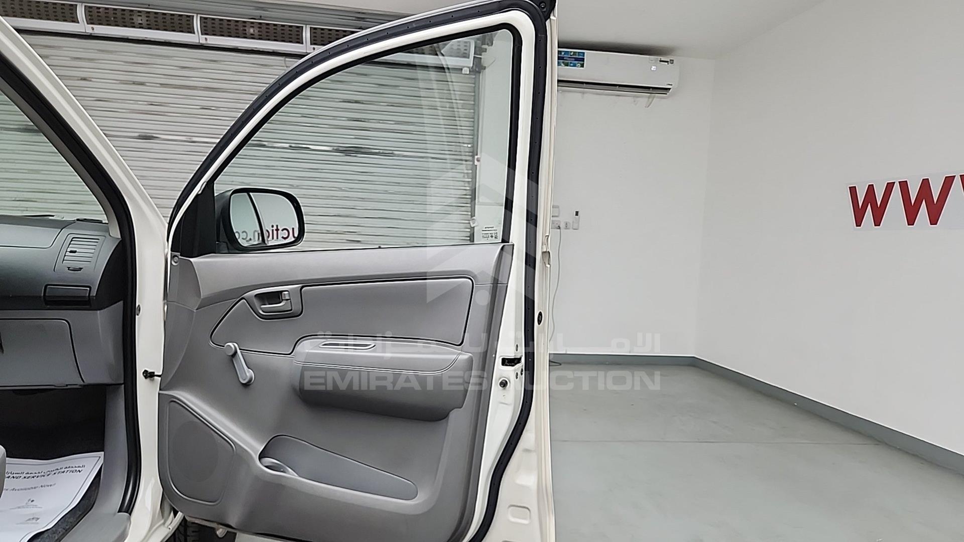 2011 TOYOTA HILUX VIN: MR0EX12G2B2047248
