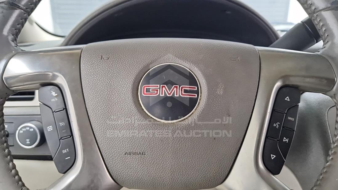 2007 GMC Yukon — Steering & Mounted Controls — Photo 16