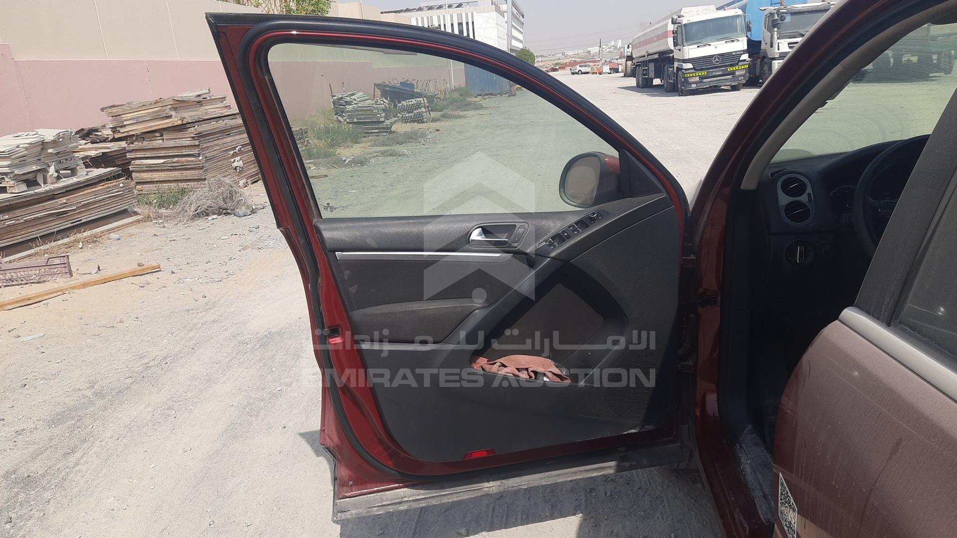 2012 VOLKSWAGEN TIGUAN VIN: WVGCE15NXCW045677