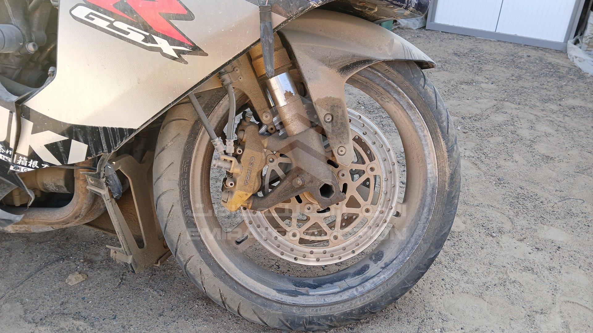 0 SUZUKI GSXR 750 VIN: JS1GR7JA352100040