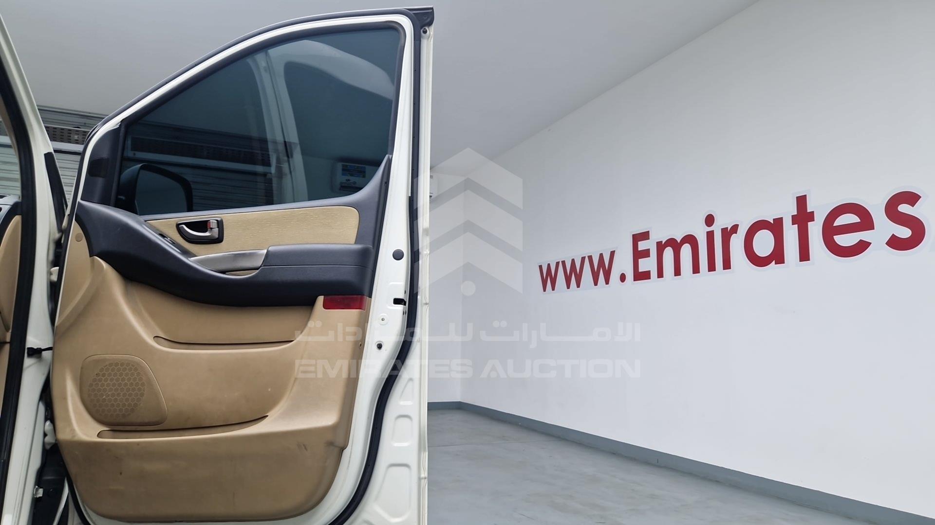 2012 HYUNDAI H1 VIN: KMHWH81R6CU371221