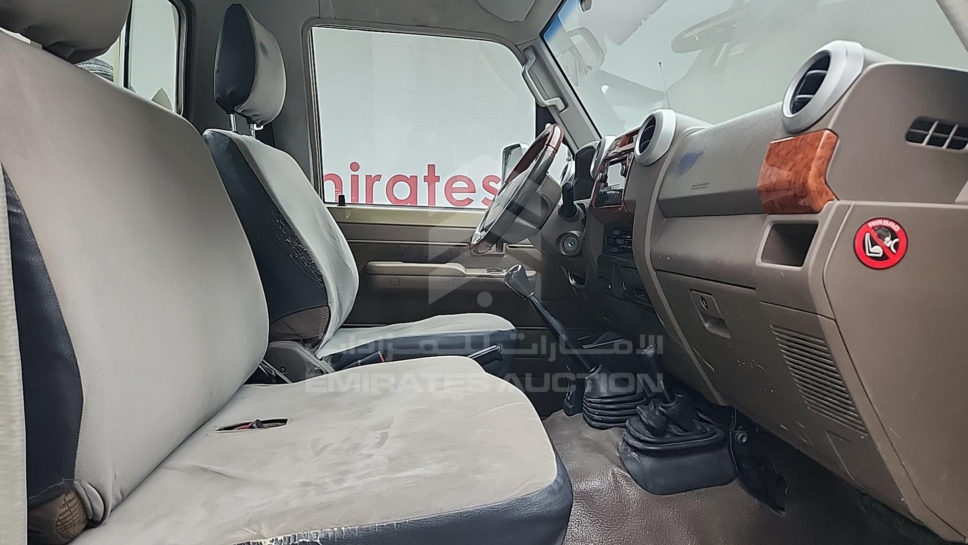 2015 TOYOTA LAND CRUISER VIN: JTFLU73J0F7004670