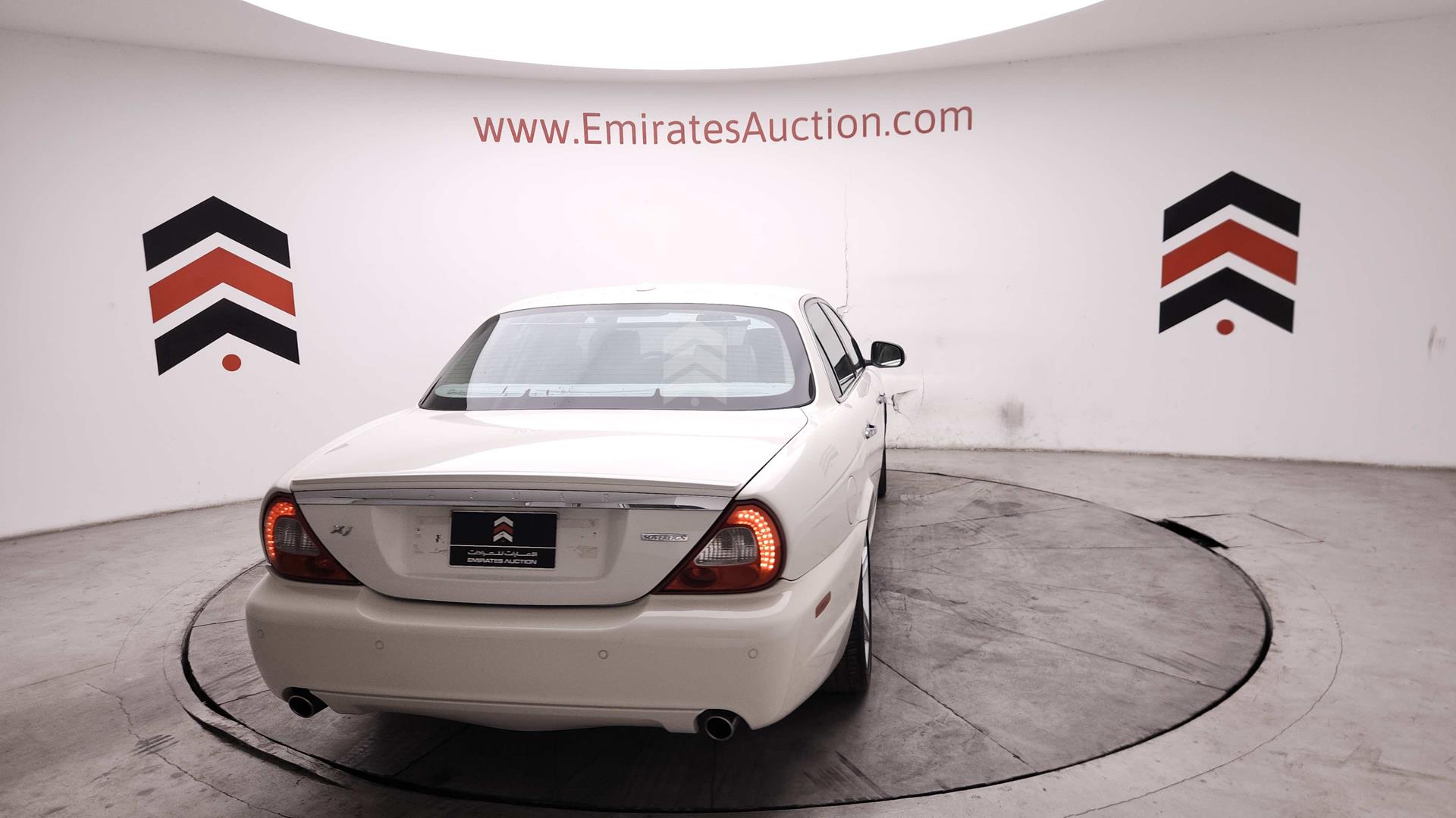 2008 JAGUAR X J 8 VIN: SAJAA89F58SH25430
