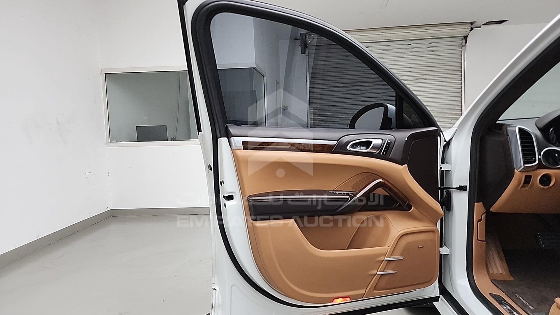 2013 PORSCHE CAYENNE GTS VIN: WP1ZZZ92ZDLA76369