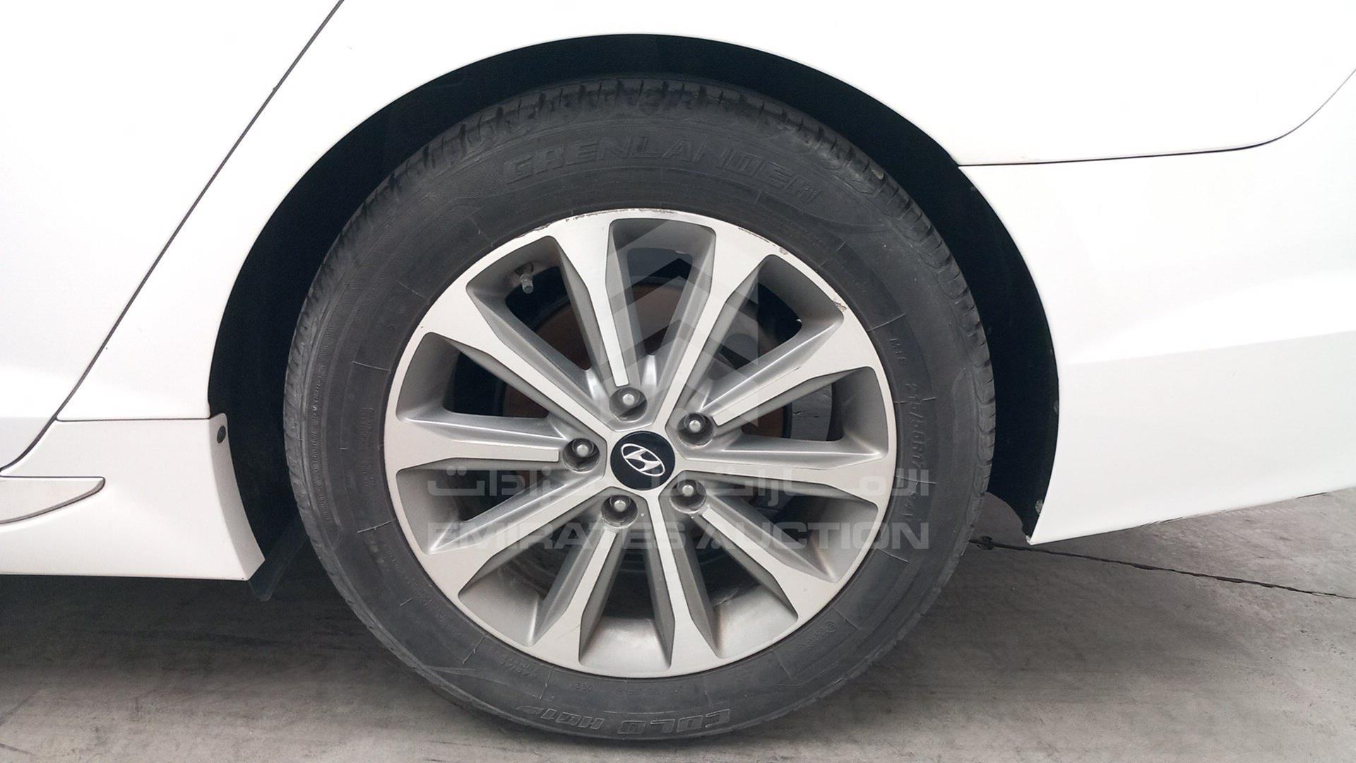 2016 HYUNDAI SONATA VIN: 5NPE34AF1GH334994