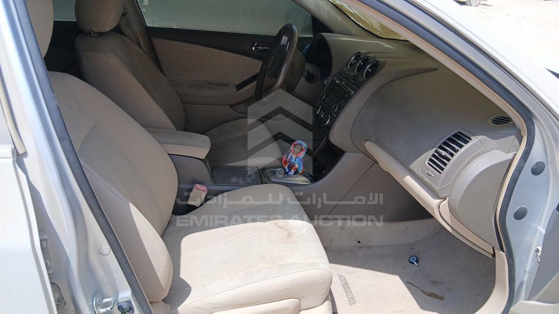 نيسان التيما 2011 — زاوية الراكب الأمامي للمقعد — صورة 23