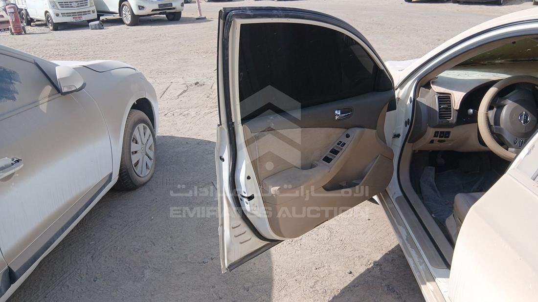 نيسان التيما 2011 — الباب الأمامي الأيسر — صورة 10